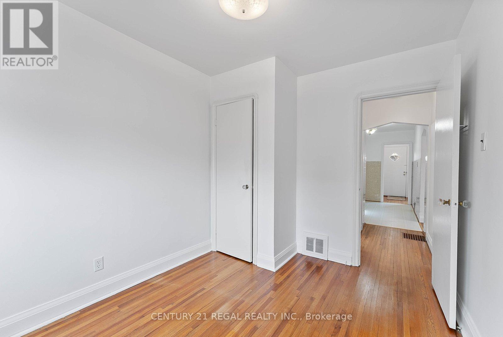 191 Alderbrae Avenue, Toronto, Ontario  M8W 4K4 - Photo 18 - W12946016