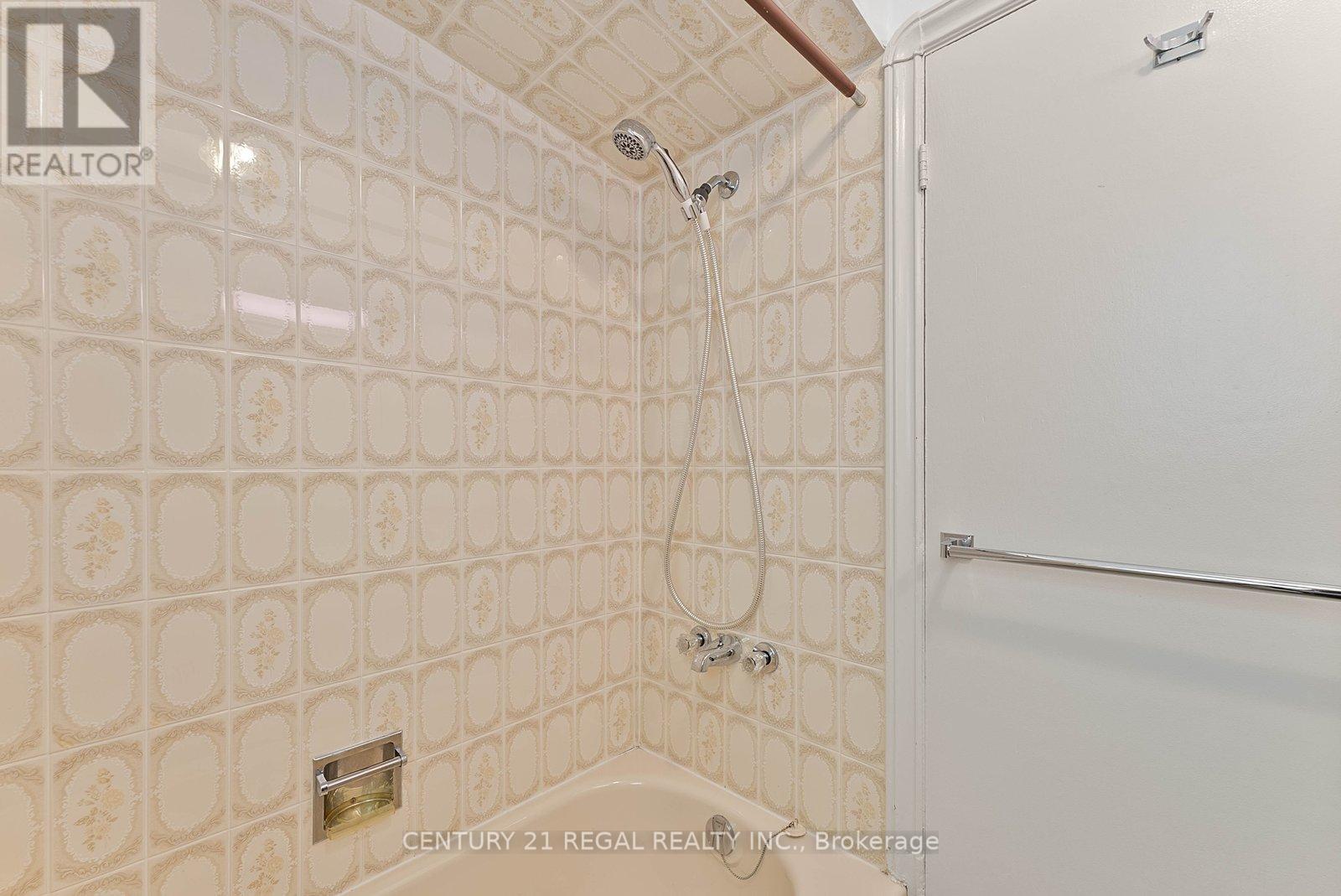 191 Alderbrae Avenue, Toronto, Ontario  M8W 4K4 - Photo 20 - W12946016