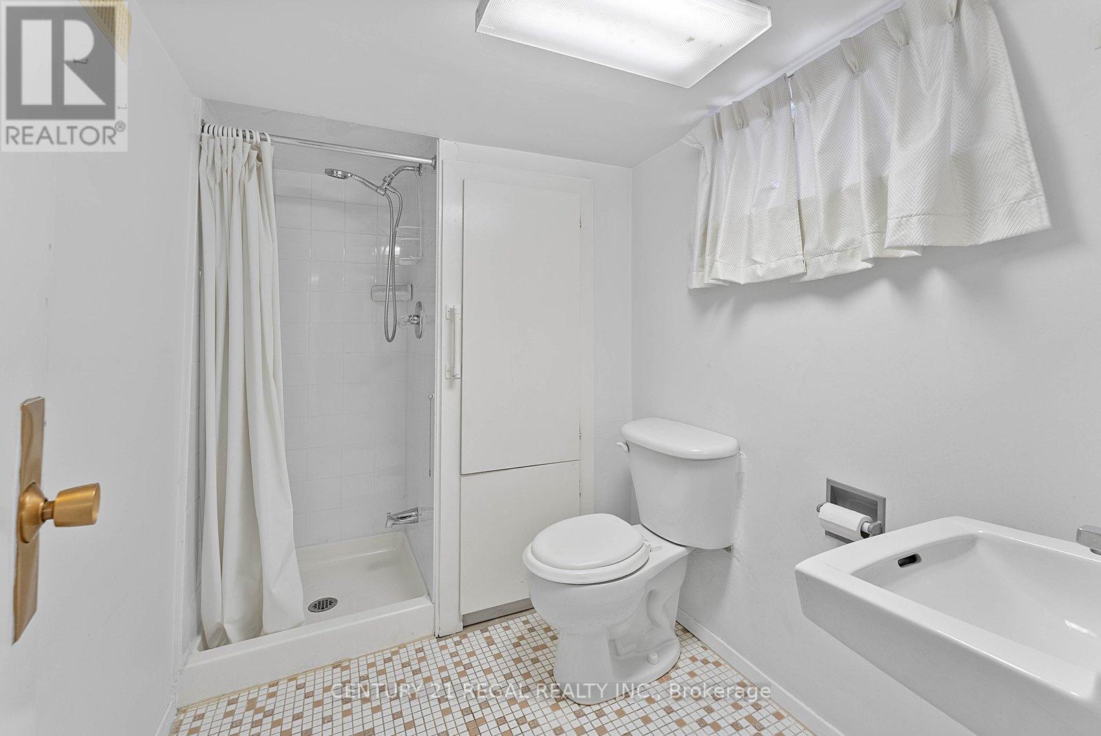 191 Alderbrae Avenue, Toronto, Ontario  M8W 4K4 - Photo 27 - W12946016