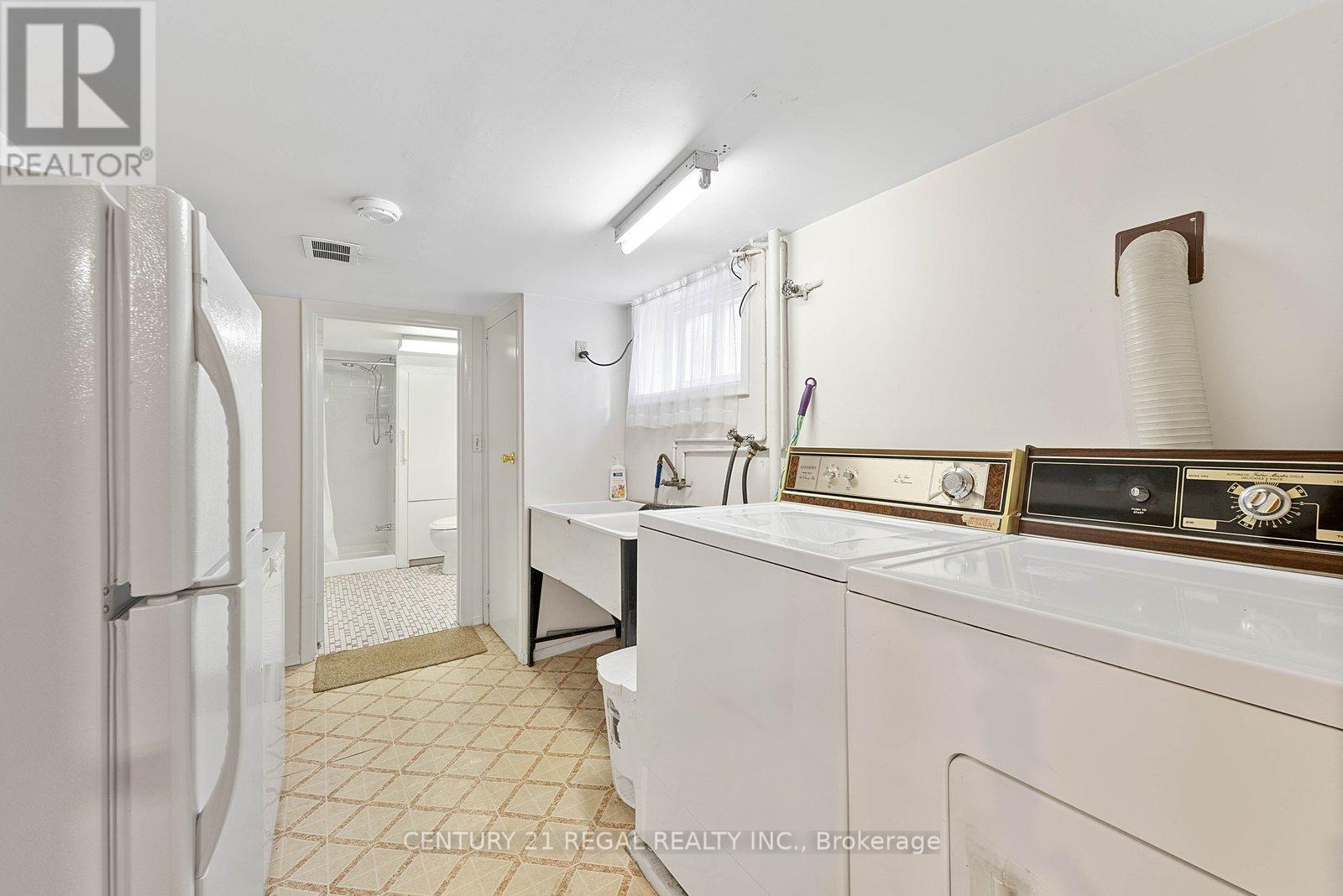 191 Alderbrae Avenue, Toronto, Ontario  M8W 4K4 - Photo 28 - W12946016