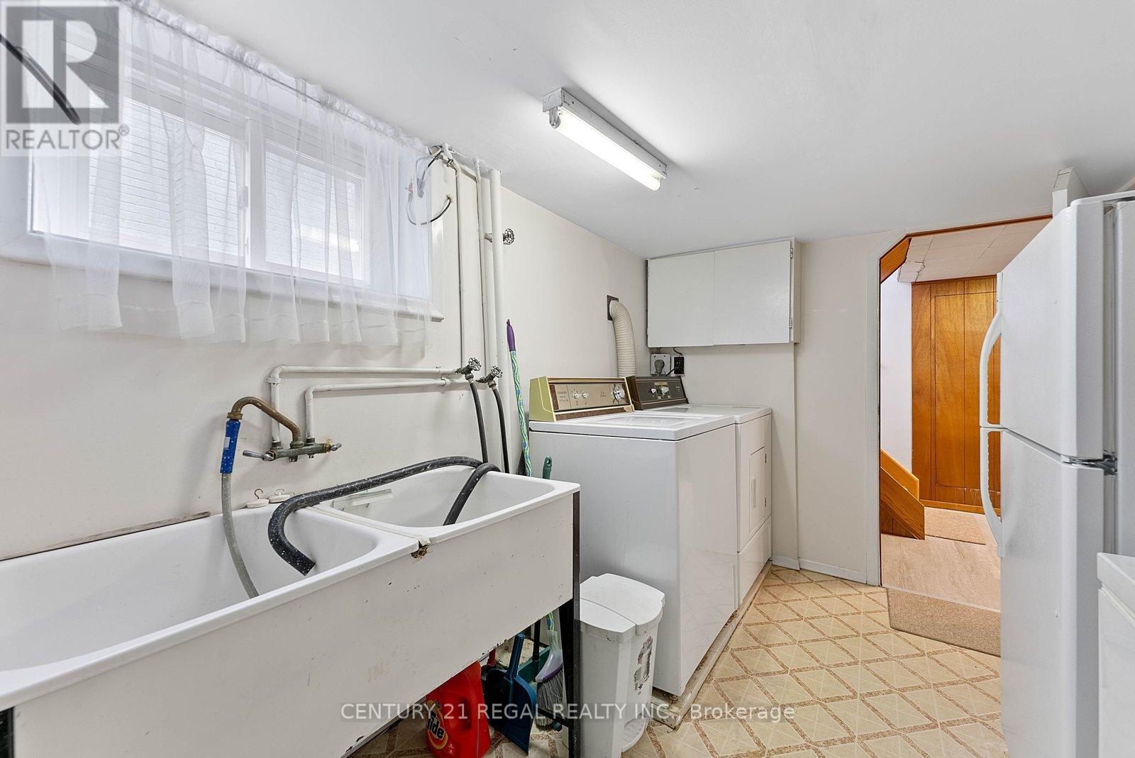 191 Alderbrae Avenue, Toronto, Ontario  M8W 4K4 - Photo 29 - W12946016