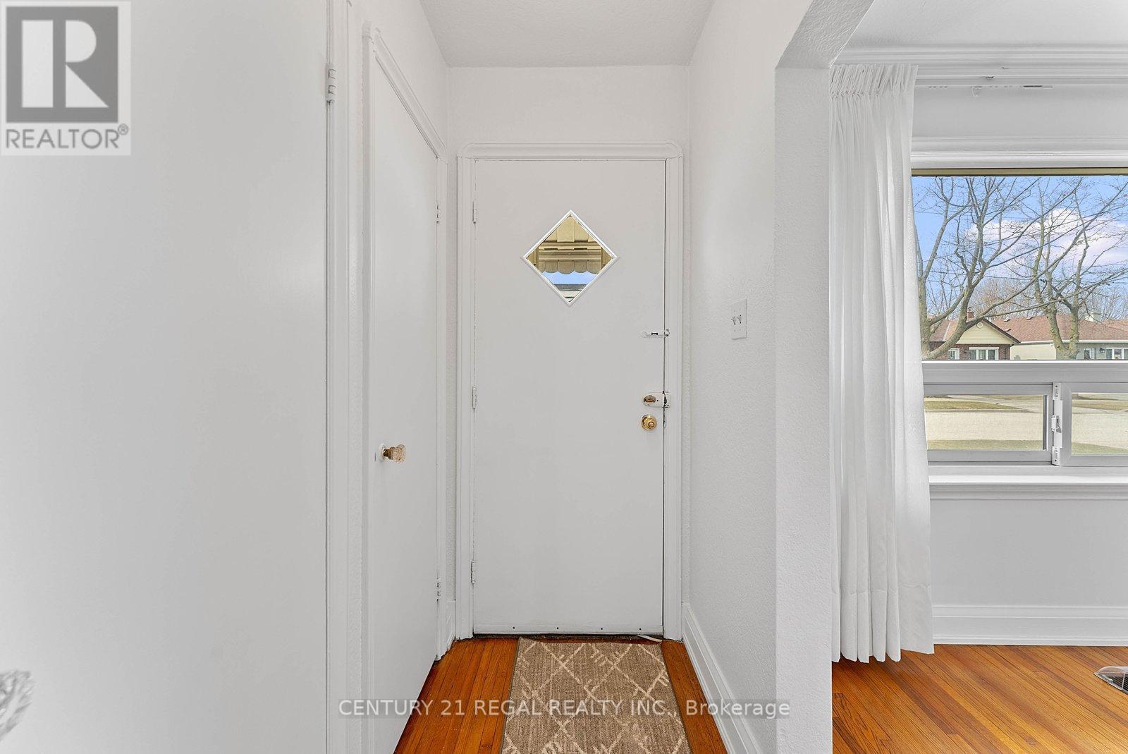 191 Alderbrae Avenue, Toronto, Ontario  M8W 4K4 - Photo 3 - W12946016