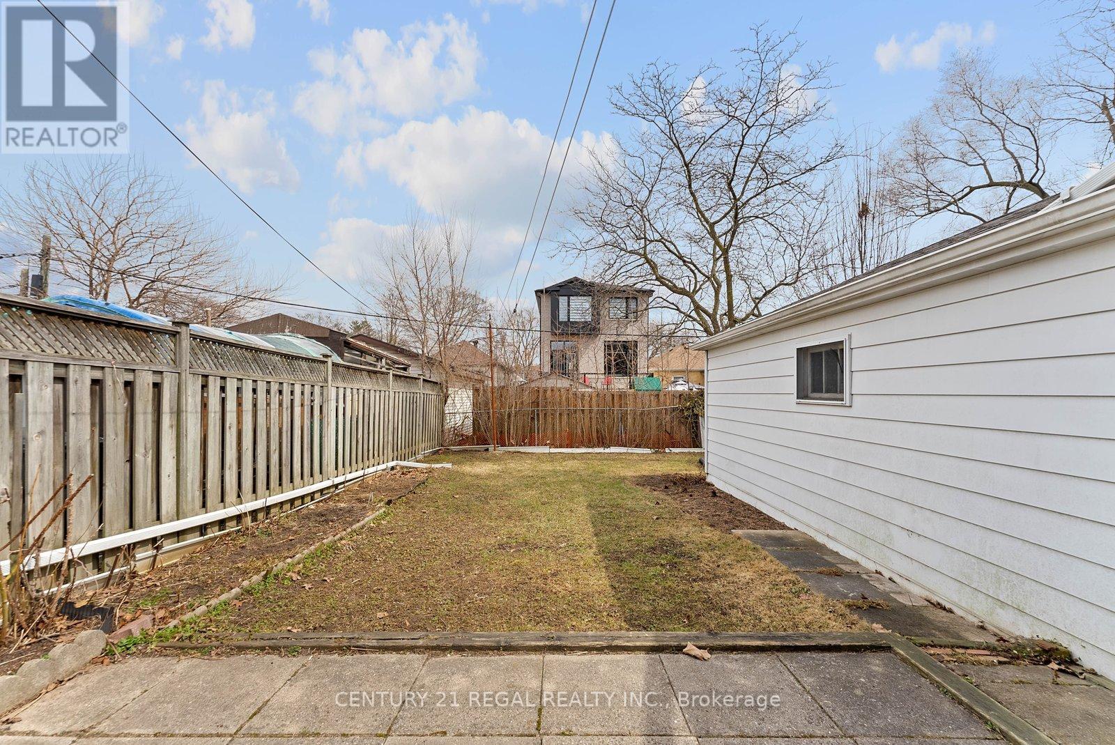 191 Alderbrae Avenue, Toronto, Ontario  M8W 4K4 - Photo 30 - W12946016