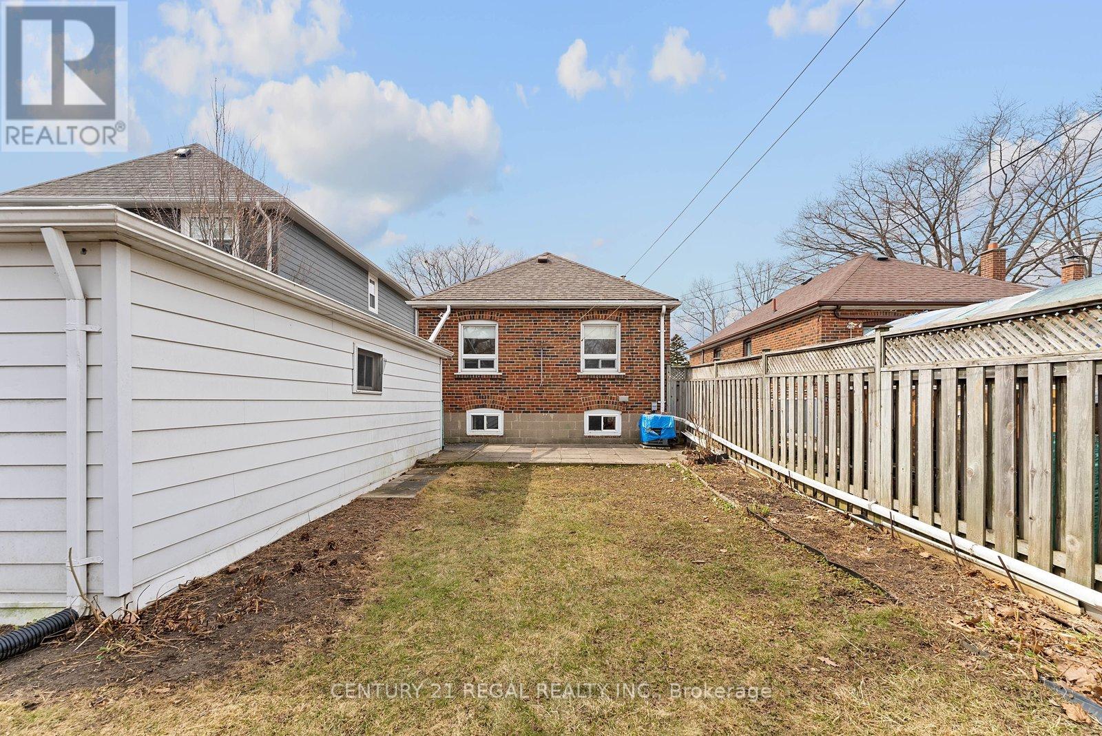 191 Alderbrae Avenue, Toronto, Ontario  M8W 4K4 - Photo 31 - W12946016