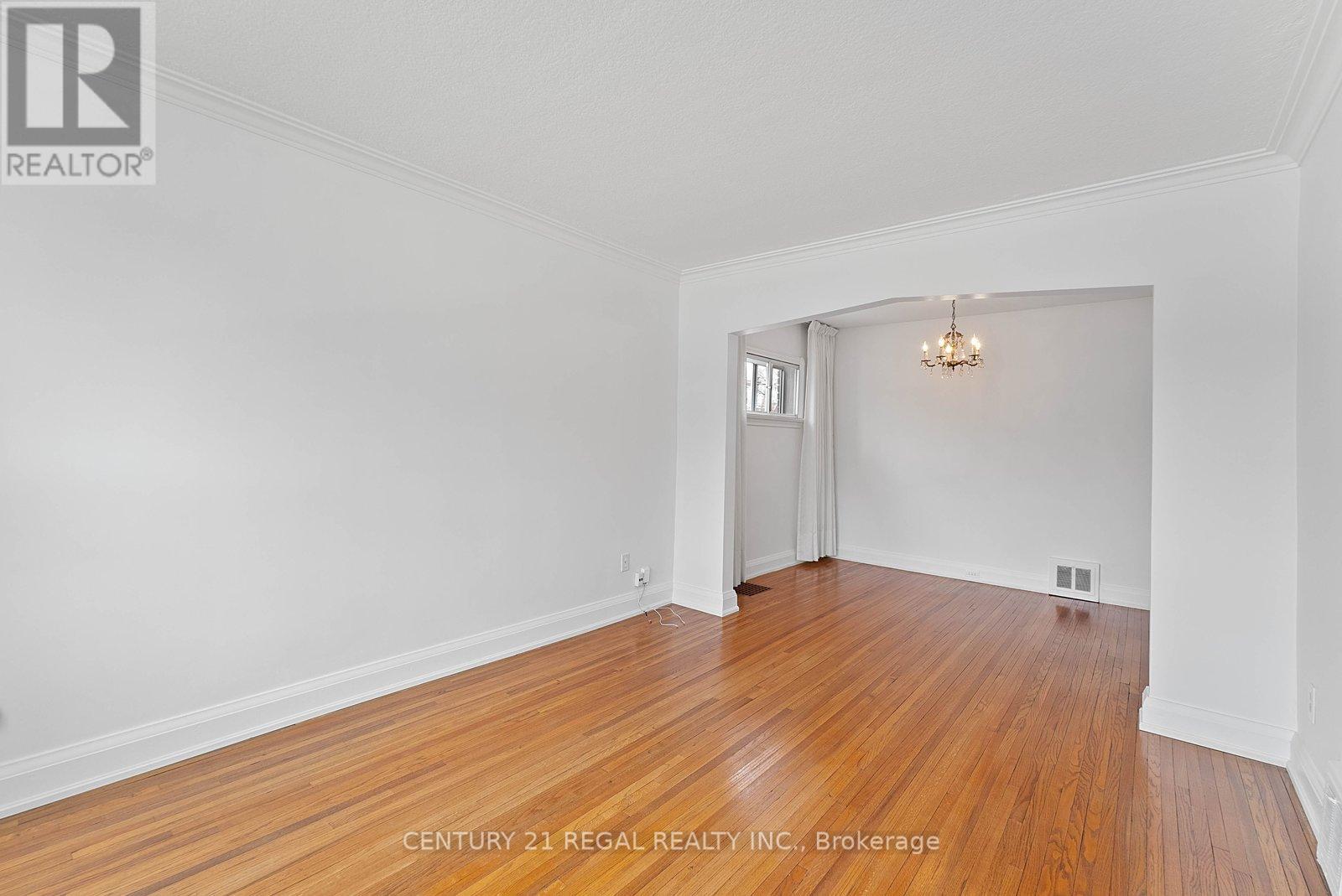 191 Alderbrae Avenue, Toronto, Ontario  M8W 4K4 - Photo 9 - W12946016