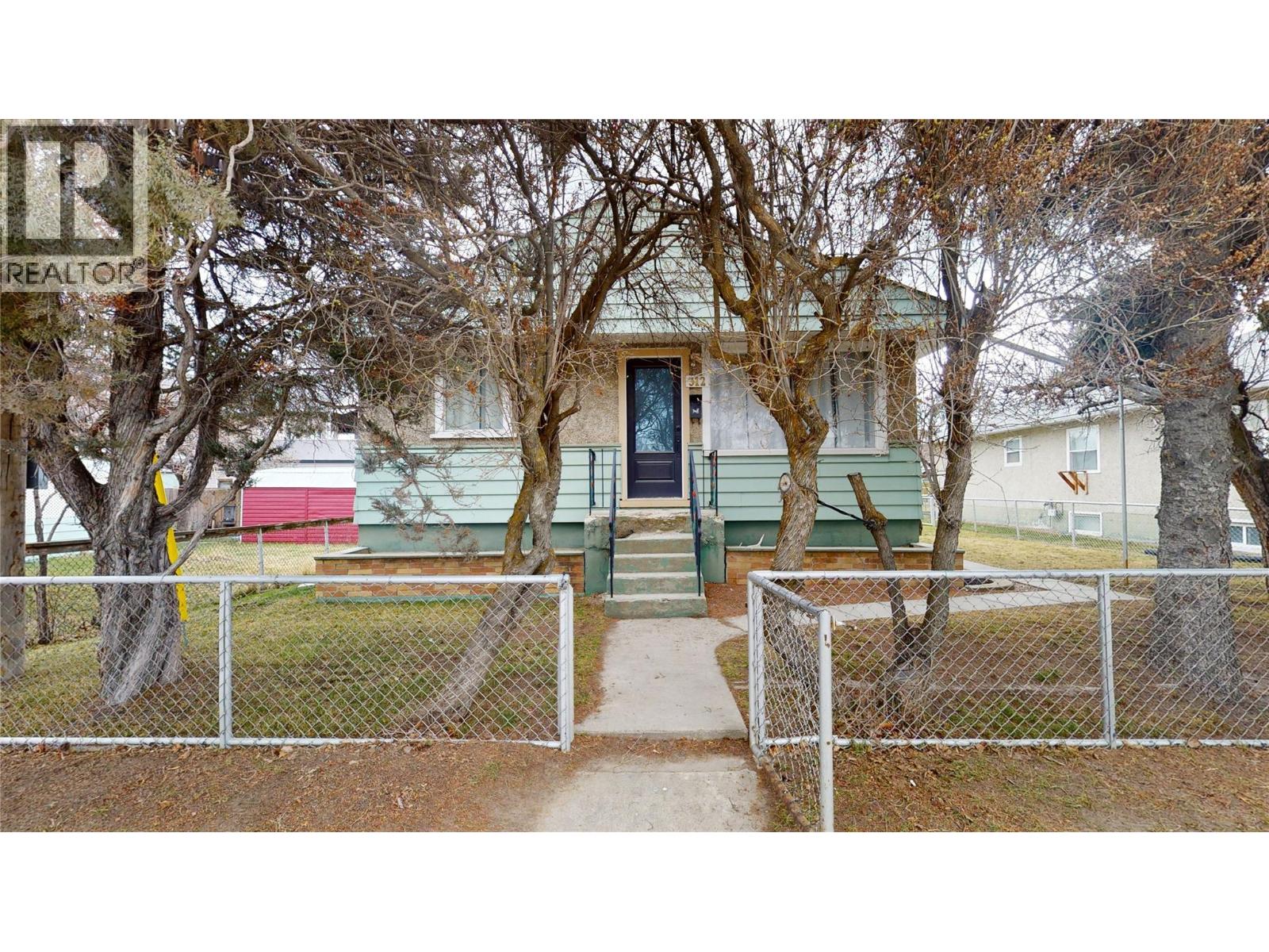 312 16th Avenue N, Cranbrook, British Columbia V1C 3W5 - Photo 1 - 10381675