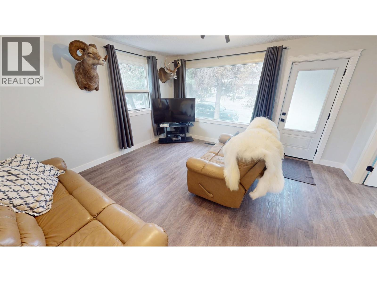 312 16th Avenue N, Cranbrook, British Columbia V1C 3W5 - Photo 3 - 10381675