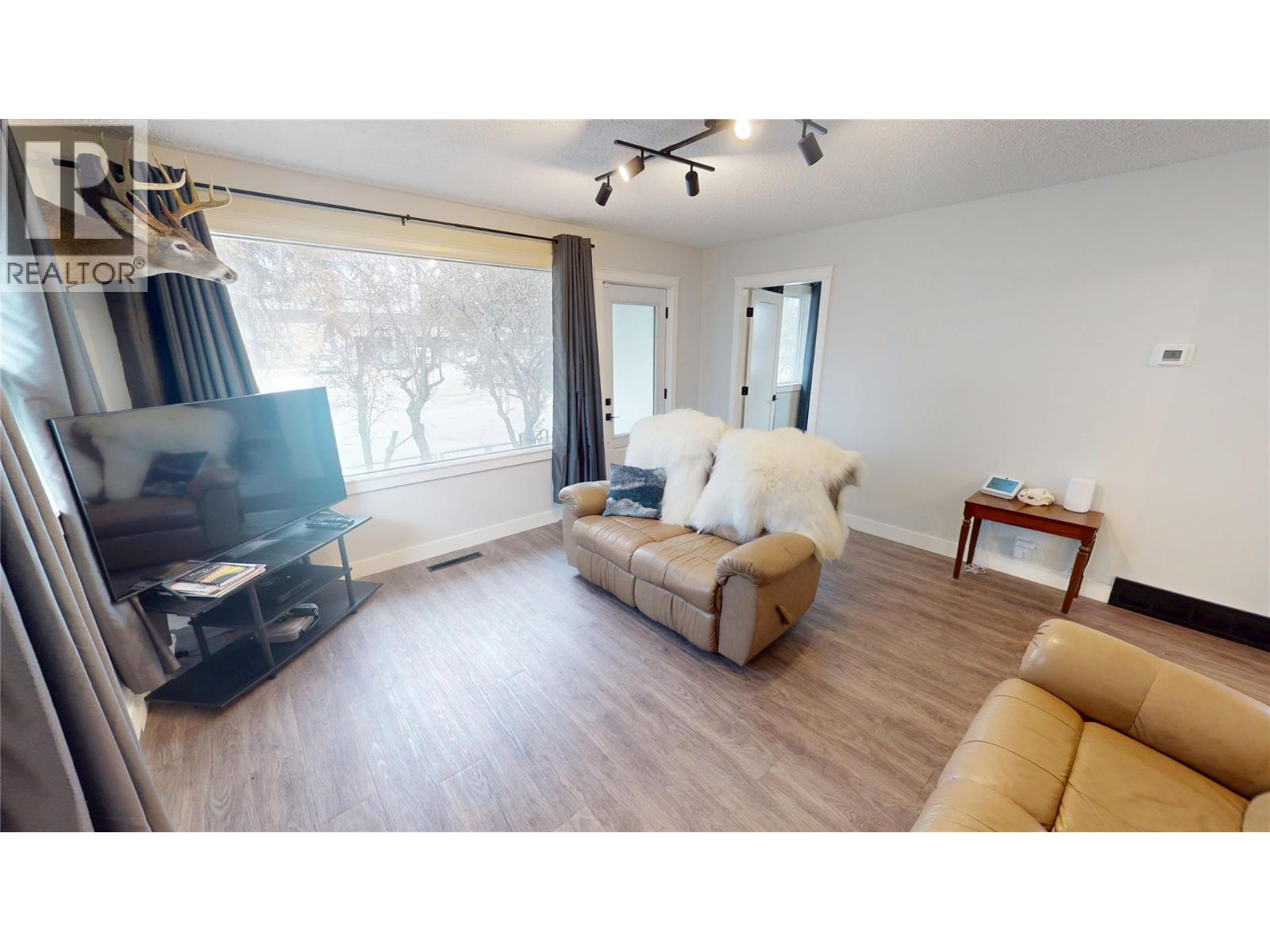 312 16th Avenue N, Cranbrook, British Columbia V1C 3W5 - Photo 4 - 10381675