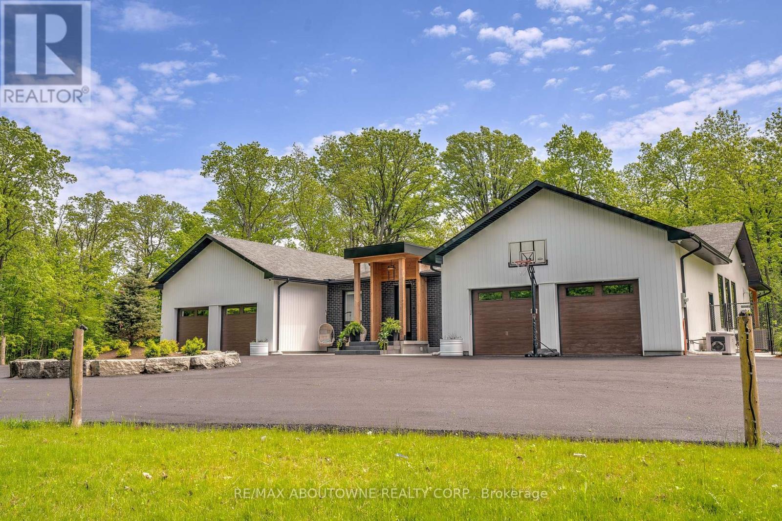 295 Allen Road, Grimsby, Ontario  L3M 4E7 - Photo 3 - X12774724