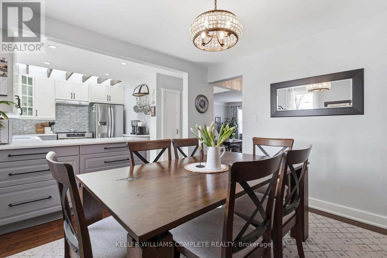 299 East 24th Street, Hamilton, Ontario  L8V 2Y7 - Photo 11 - X12945950