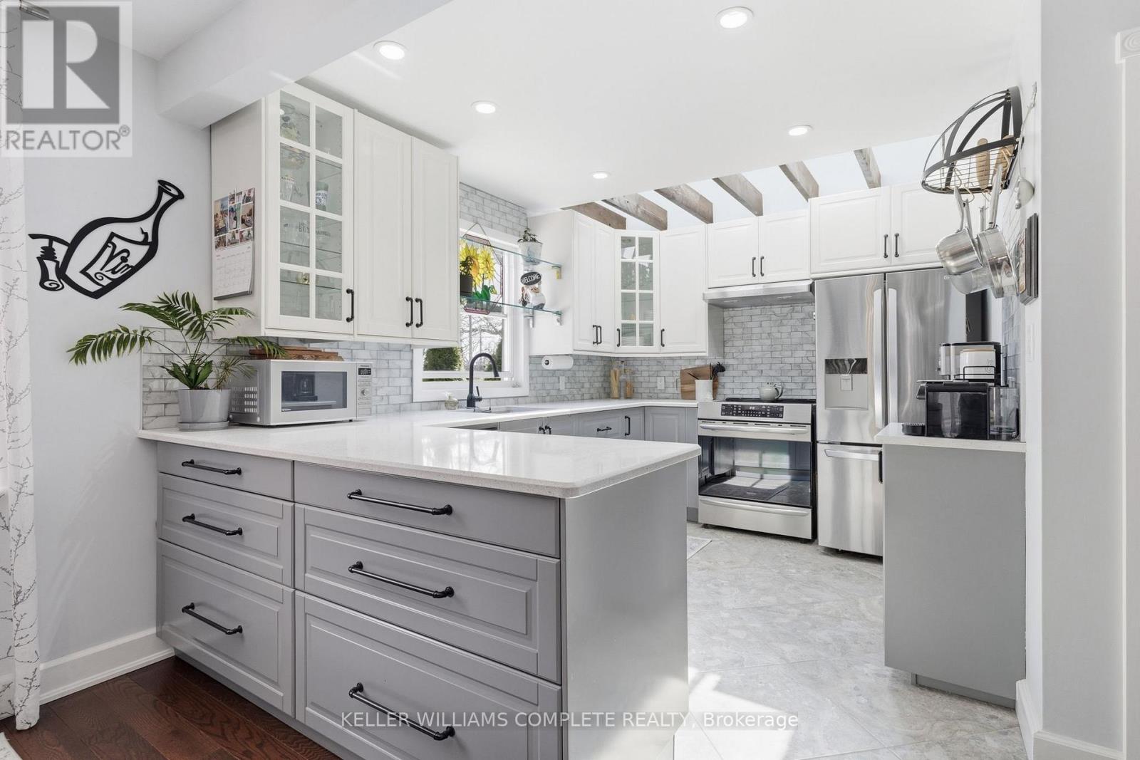 299 East 24th Street, Hamilton, Ontario  L8V 2Y7 - Photo 13 - X12945950