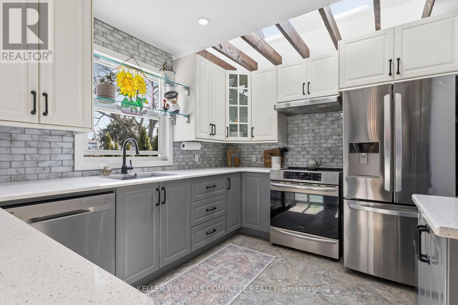 299 East 24th Street, Hamilton, Ontario  L8V 2Y7 - Photo 14 - X12945950