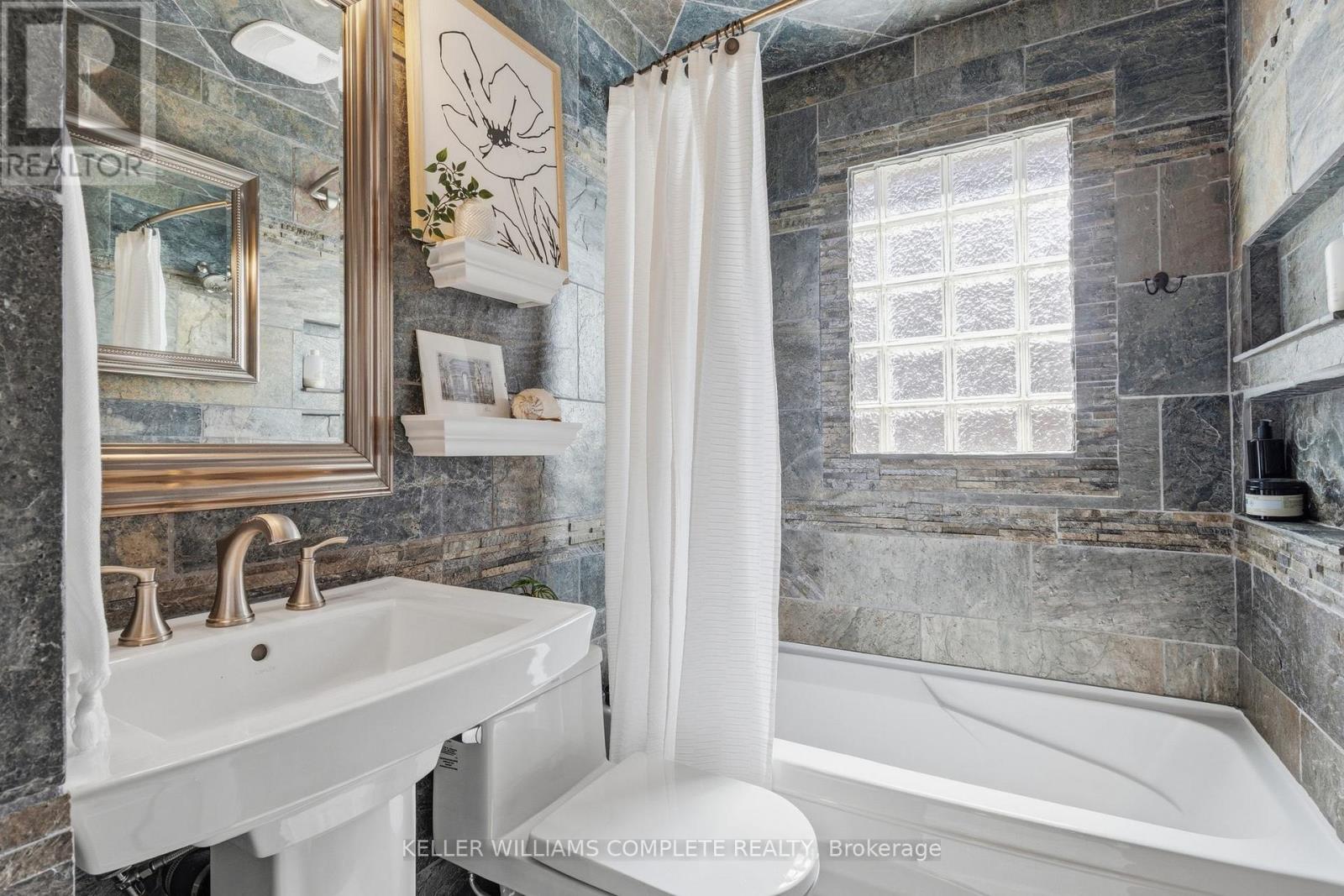 299 East 24th Street, Hamilton, Ontario  L8V 2Y7 - Photo 18 - X12945950