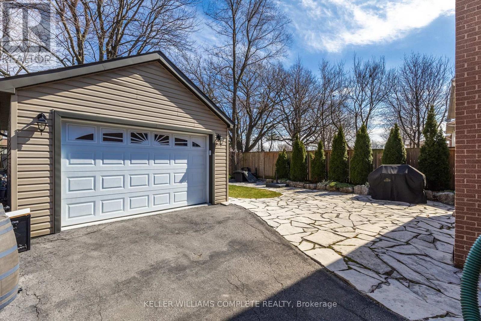 299 East 24th Street, Hamilton, Ontario  L8V 2Y7 - Photo 35 - X12945950