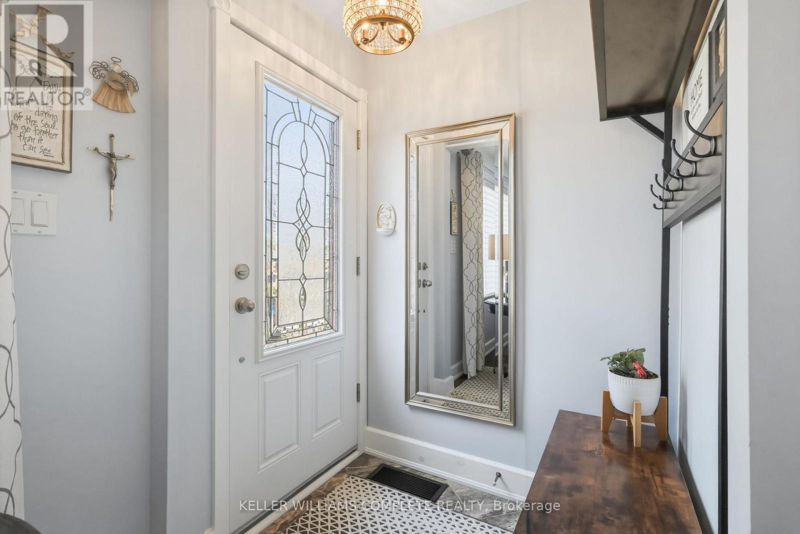 299 East 24th Street, Hamilton, Ontario  L8V 2Y7 - Photo 4 - X12945950