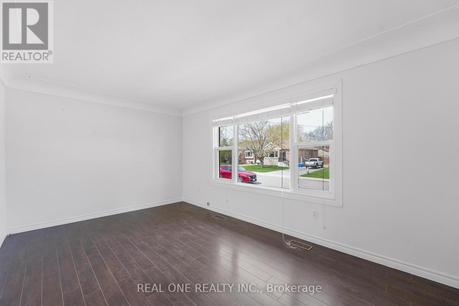 22 Halam Avenue, Hamilton, Ontario  L8V 1Z3 - Photo 3 - X12945994