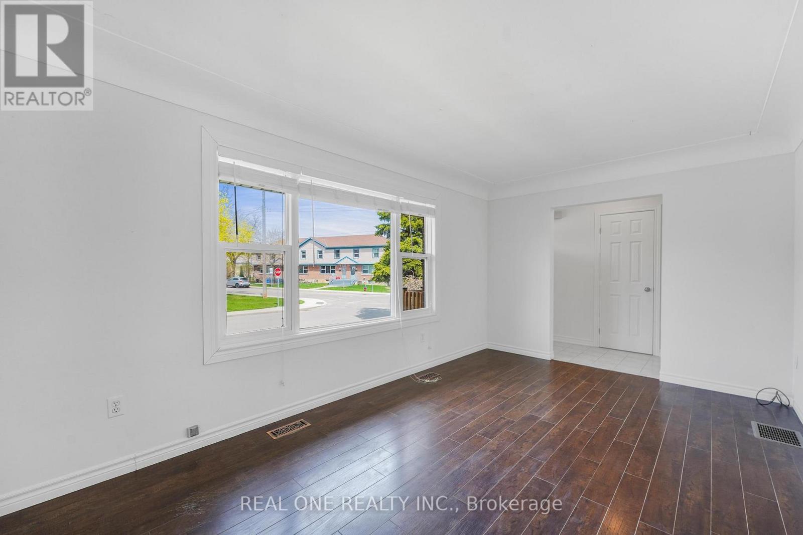 22 Halam Avenue, Hamilton, Ontario  L8V 1Z3 - Photo 5 - X12945994