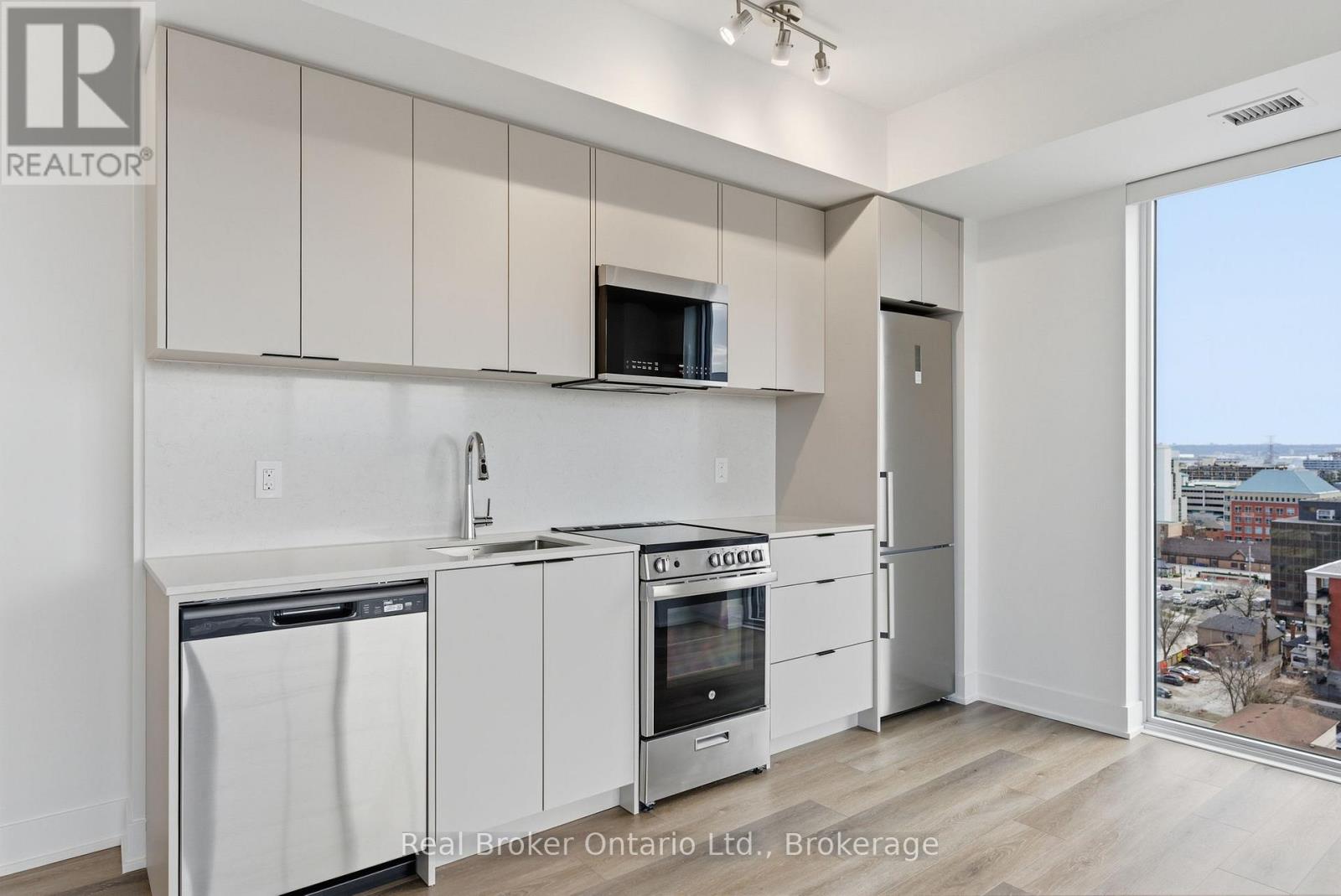 1210 - 2088 James Street, Burlington, Ontario  L7R 0H2 - Photo 10 - W12946278