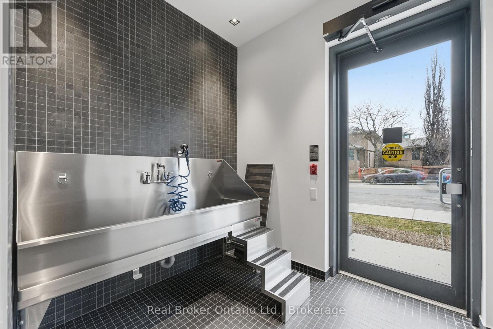 1210 - 2088 James Street, Burlington, Ontario  L7R 0H2 - Photo 25 - W12946278