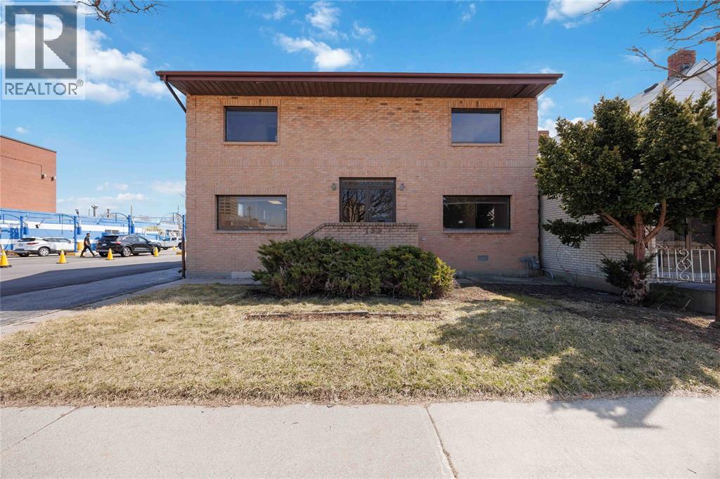 150-152 Vidal Street North, Sarnia photo 2