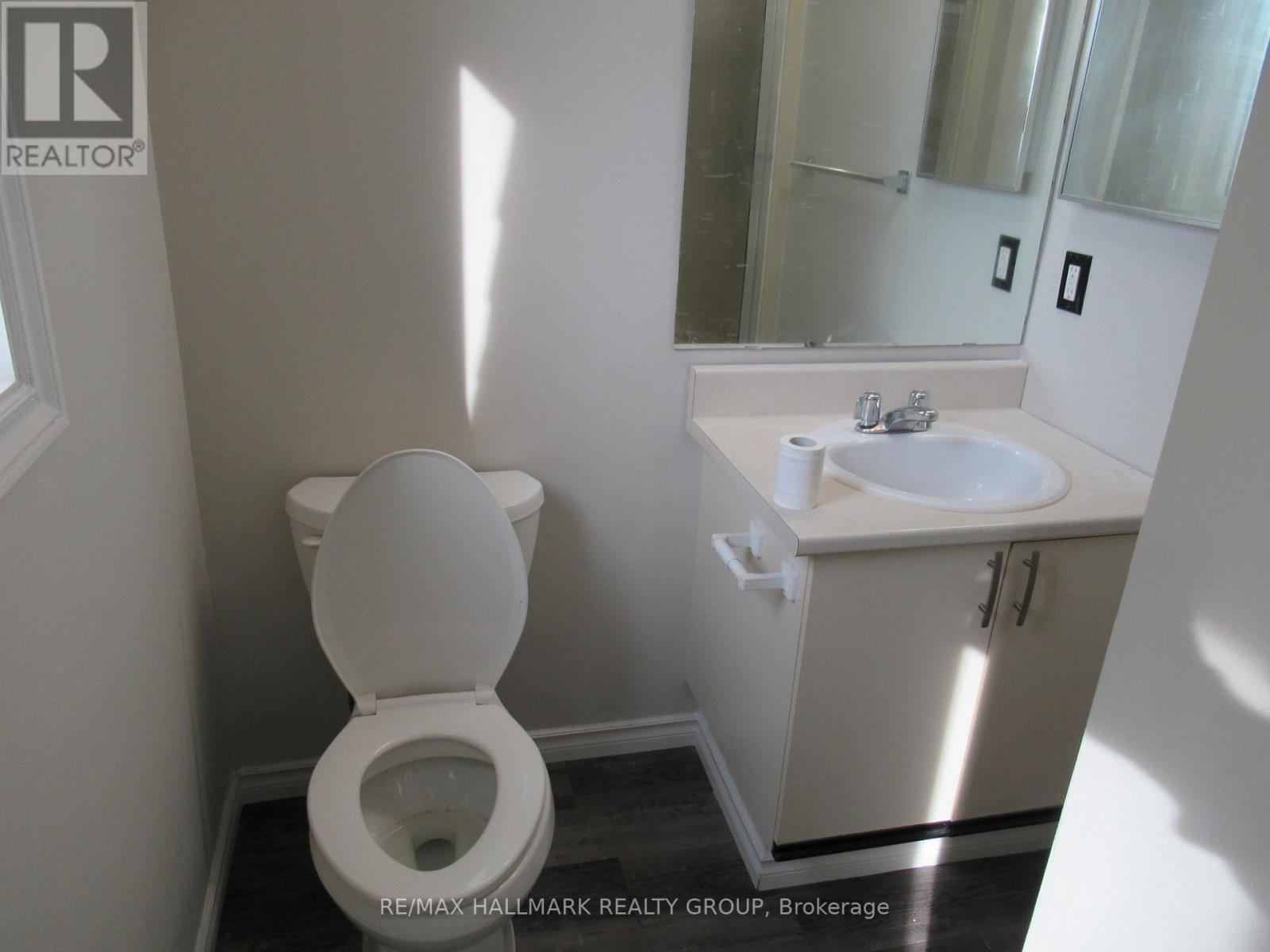 81 Lightfoot Place, Ottawa, Ontario  K2L 3M1 - Photo 8 - X12925572