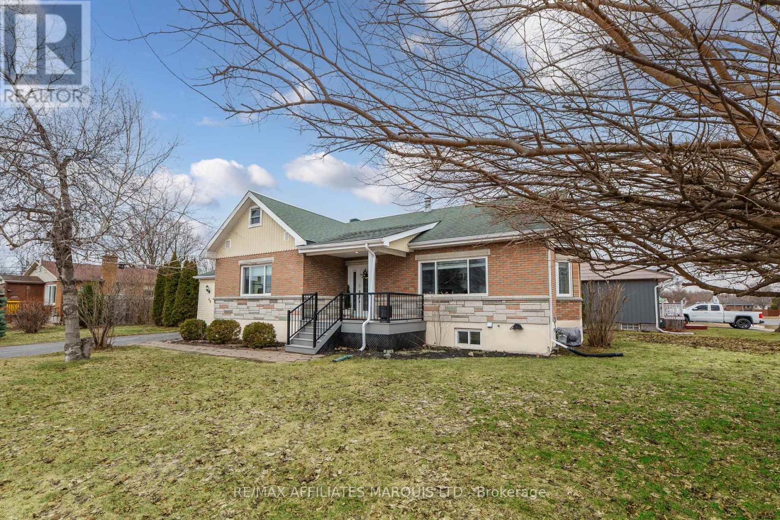 40 Bethune Avenue, South Stormont, Ontario  K0C 1P0 - Photo 2 - X12946108