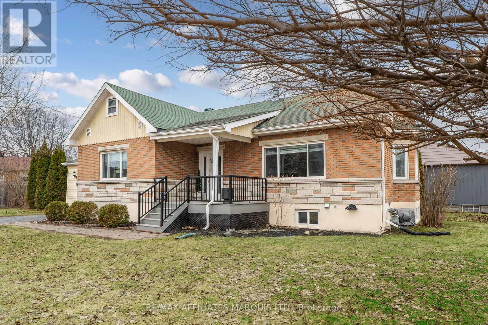 40 Bethune Avenue, South Stormont, Ontario  K0C 1P0 - Photo 3 - X12946108