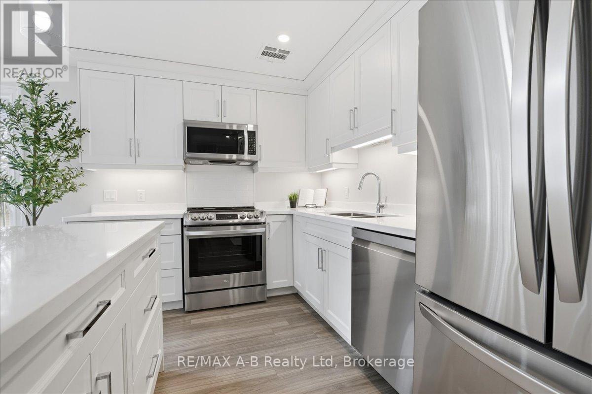 204 - 100 Gordon Street, Stratford, Ontario N5A 7T8 - Photo 4 - X12946210