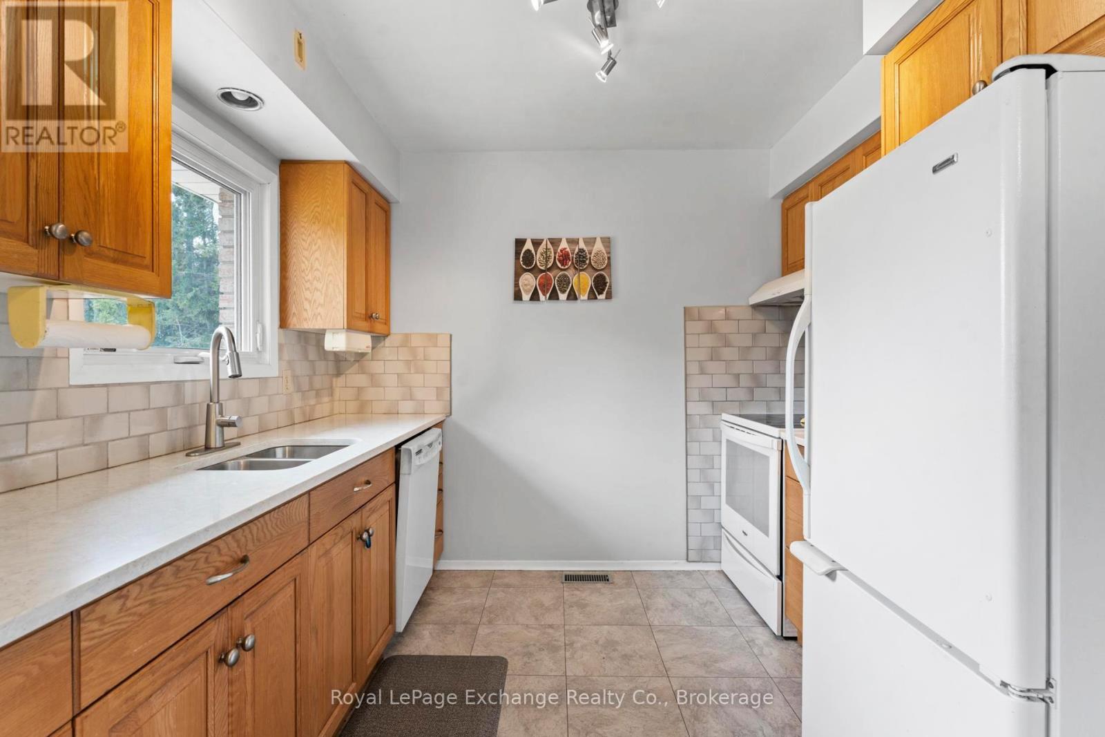 1147 Knights Court, Kincardine, Ontario N2Z 2C8 - Photo 15 - X12946248