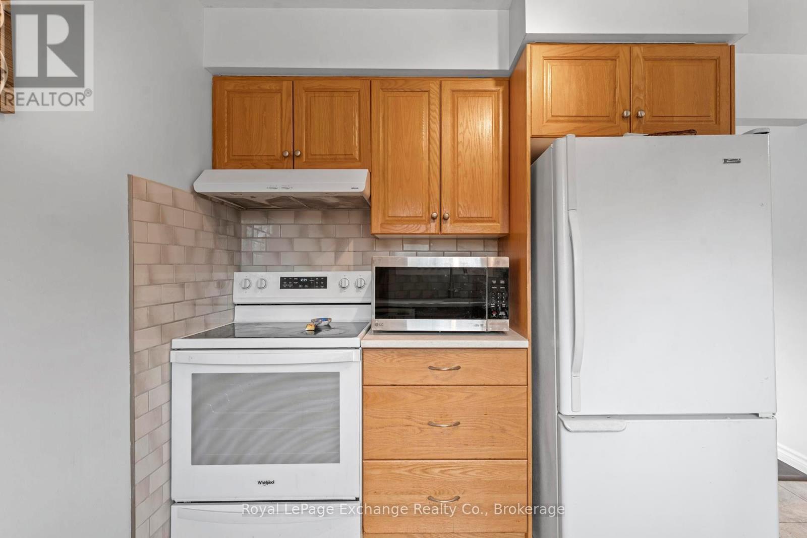 1147 Knights Court, Kincardine, Ontario N2Z 2C8 - Photo 16 - X12946248