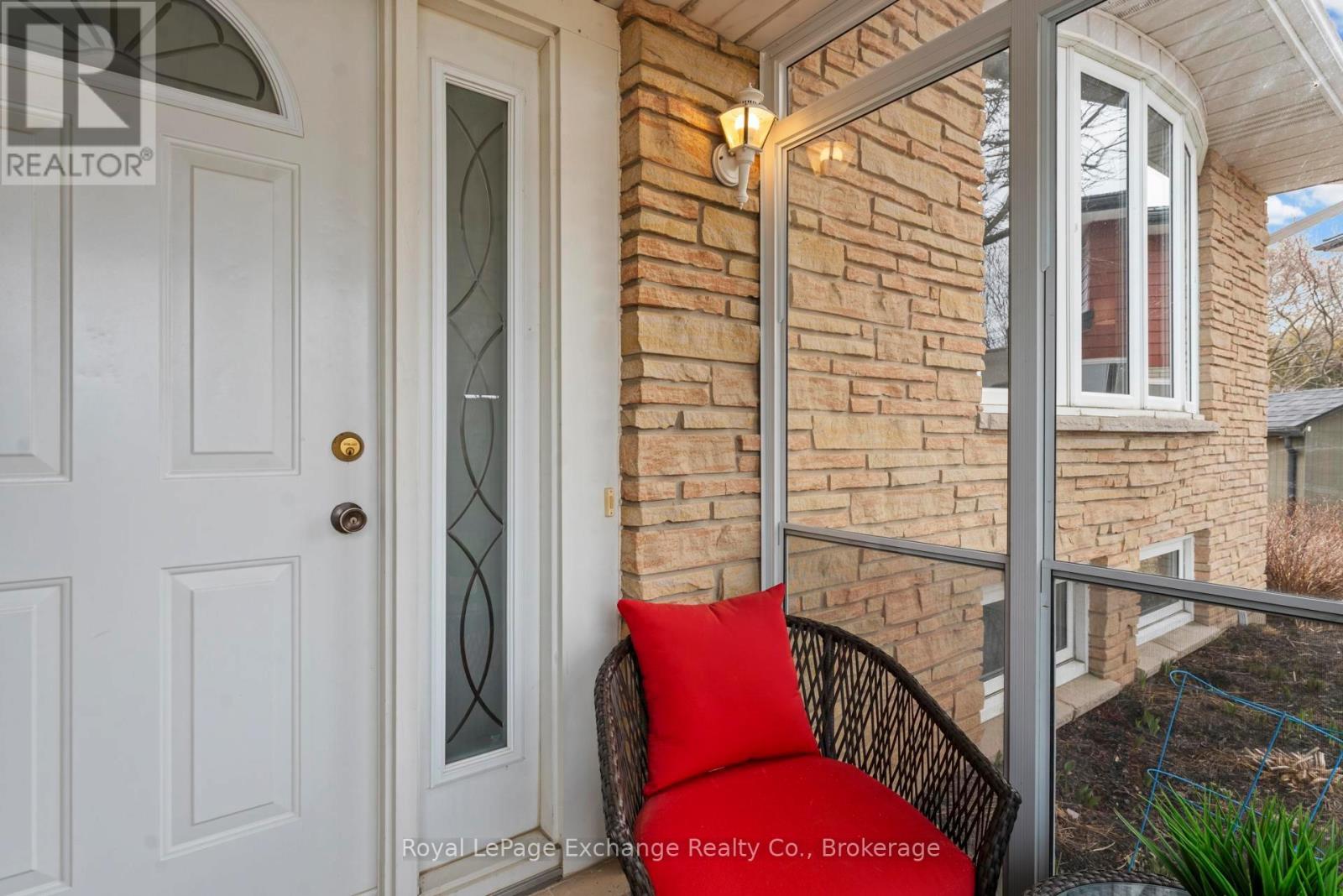 1147 Knights Court, Kincardine, Ontario N2Z 2C8 - Photo 4 - X12946248