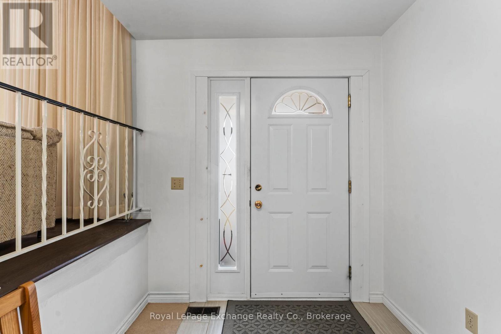 1147 Knights Court, Kincardine, Ontario N2Z 2C8 - Photo 5 - X12946248