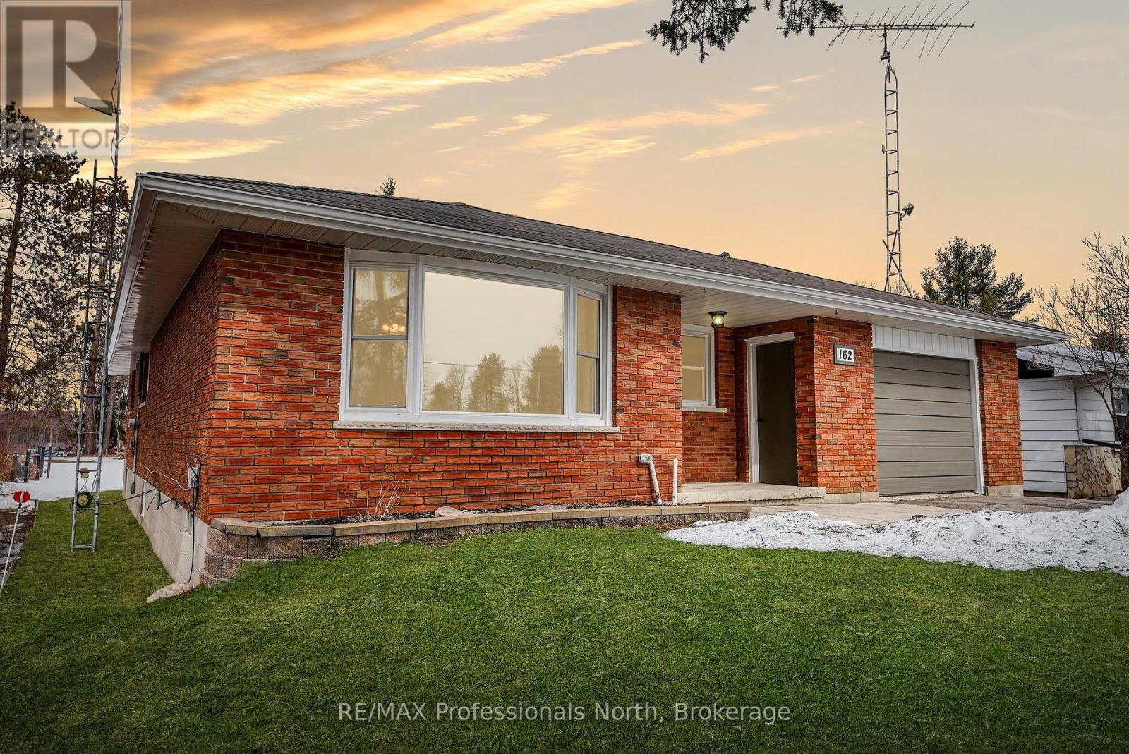 162 HILLSIDE DRIVE, Kawartha Lakes, Ontario