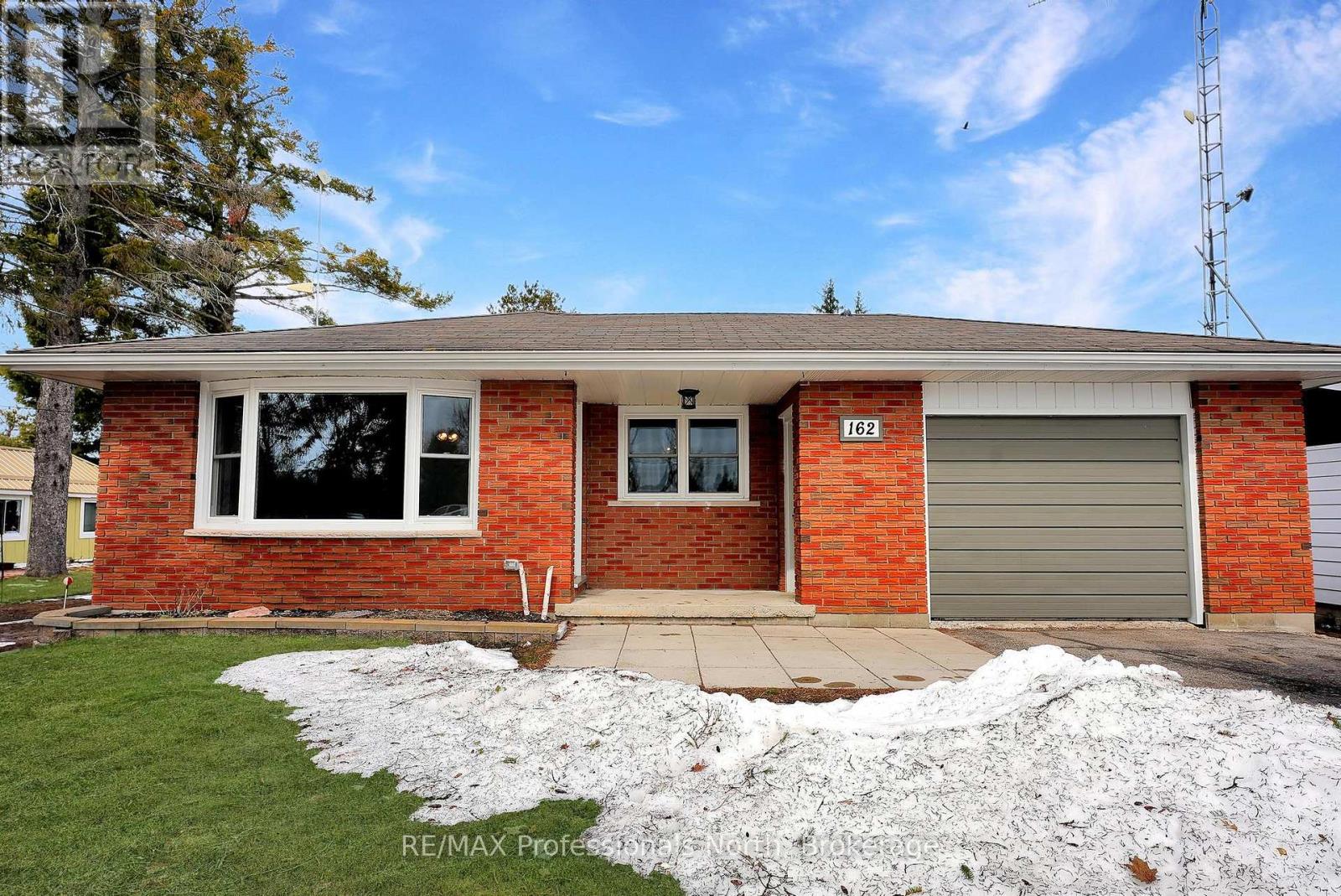 162 Hillside Drive, Kawartha Lakes, Ontario  K0M 1C0 - Photo 3 - X12946300