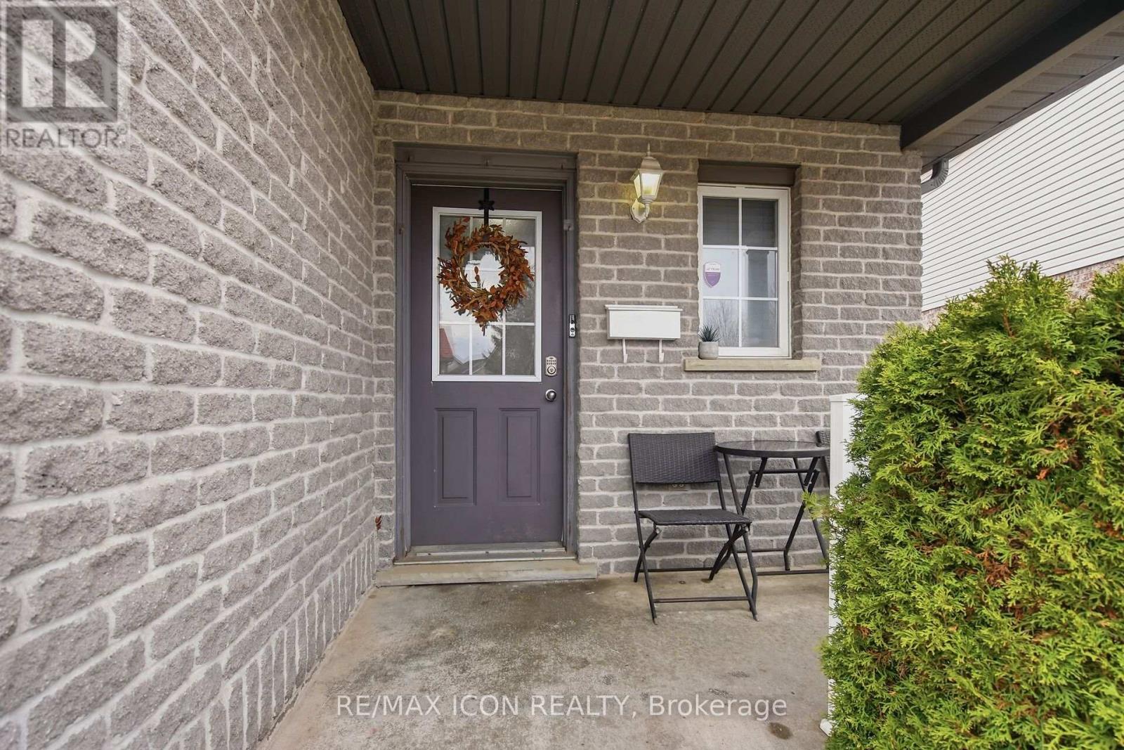 583 Fieldgate Circle, London East, Ontario  N5V 5G1 - Photo 5 - X12946126