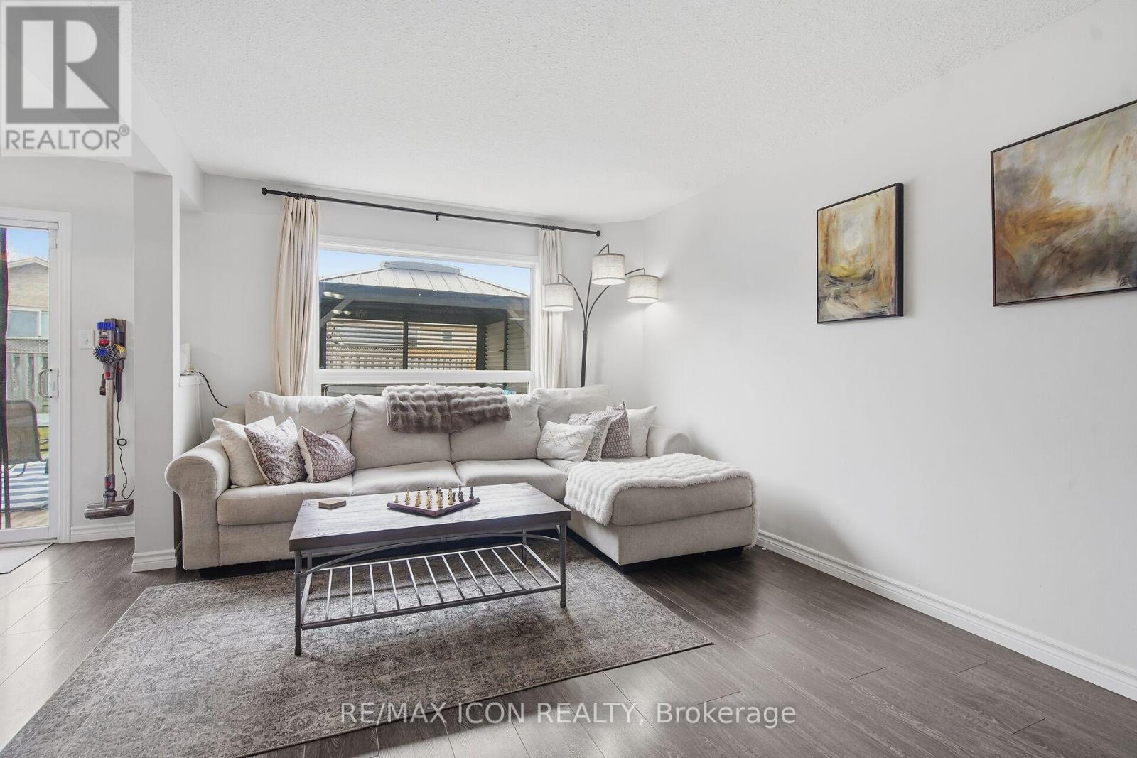 583 Fieldgate Circle, London East, Ontario  N5V 5G1 - Photo 7 - X12946126