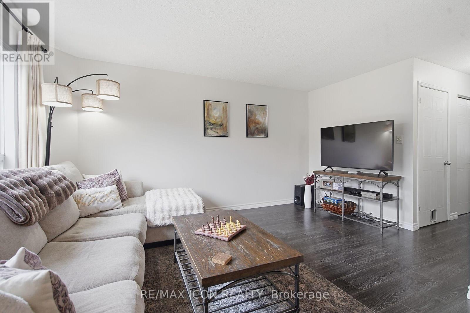 583 Fieldgate Circle, London East, Ontario  N5V 5G1 - Photo 9 - X12946126