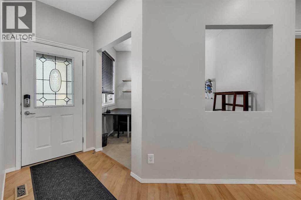 22 Tuscany Ravine Manor Nw, Calgary, Alberta  T3L 2W9 - Photo 3 - A2296455