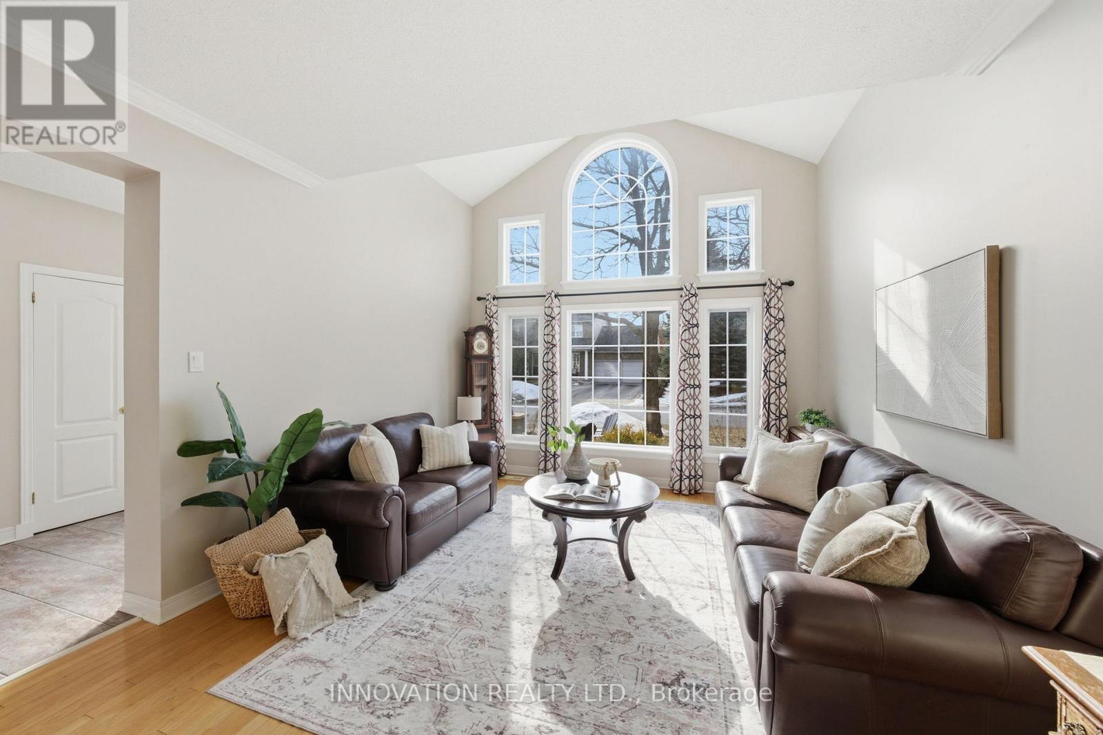 31 Greenhaven Crescent, Ottawa, Ontario  K2S 2A4 - Photo 2 - X12946076