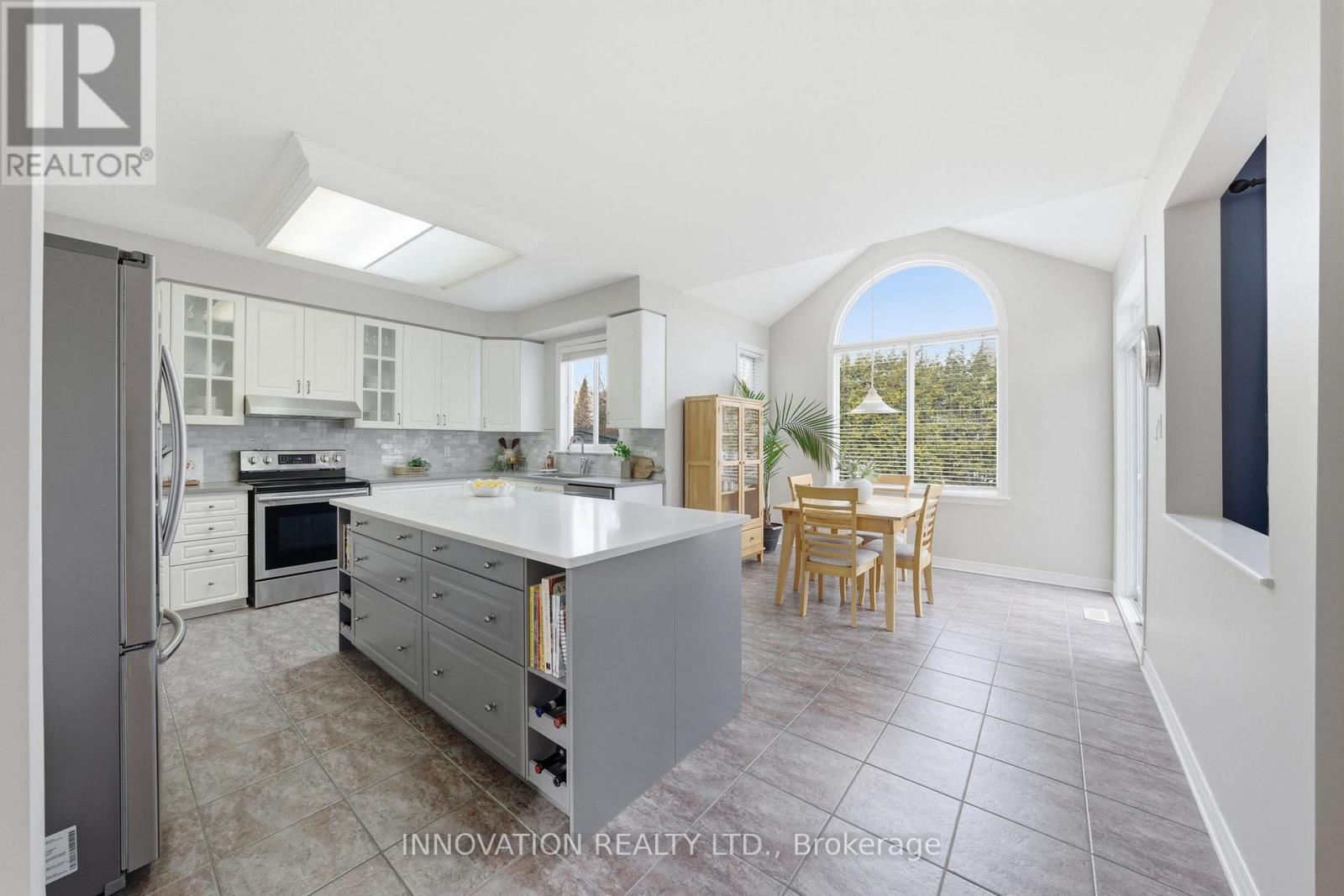 31 Greenhaven Crescent, Ottawa, Ontario  K2S 2A4 - Photo 3 - X12946076