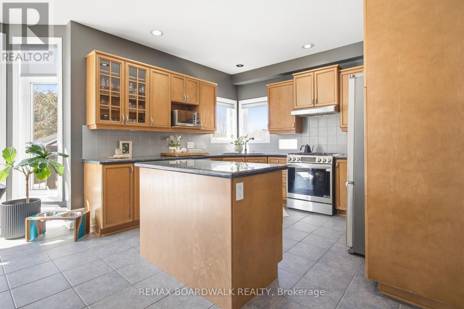 1031 Red Spruce Street, Ottawa, Ontario  K1V 1T5 - Photo 10 - X12946094