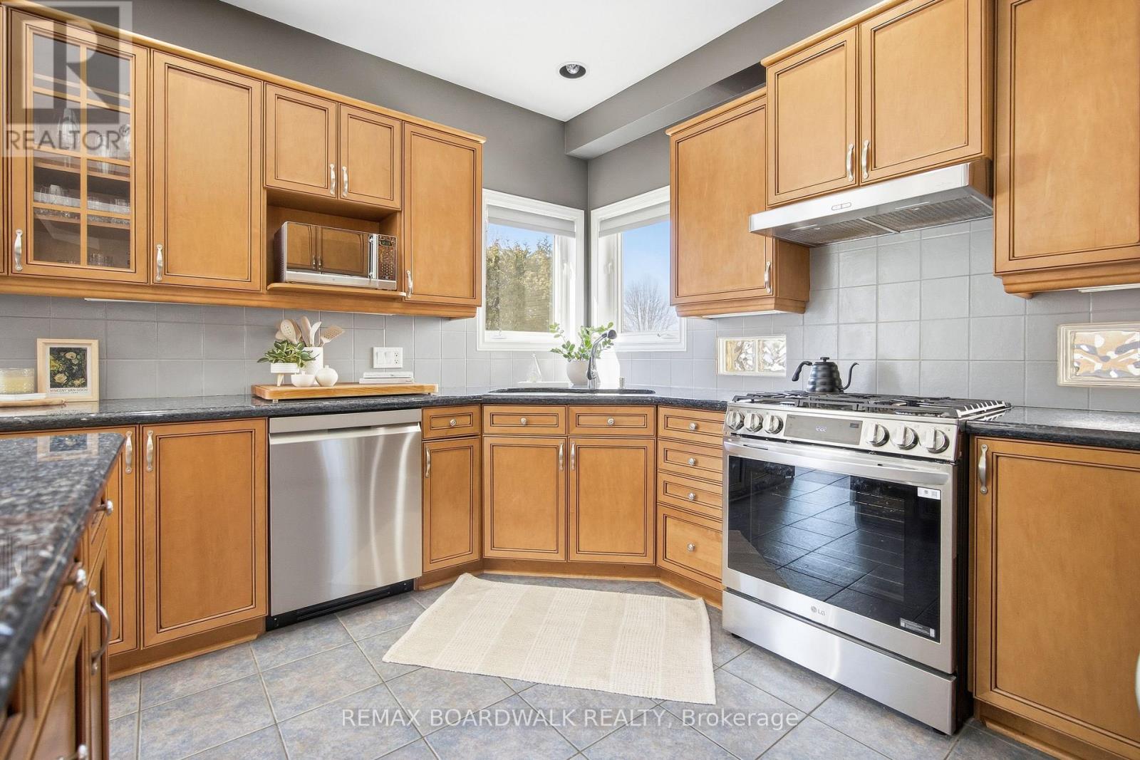 1031 Red Spruce Street, Ottawa, Ontario  K1V 1T5 - Photo 11 - X12946094