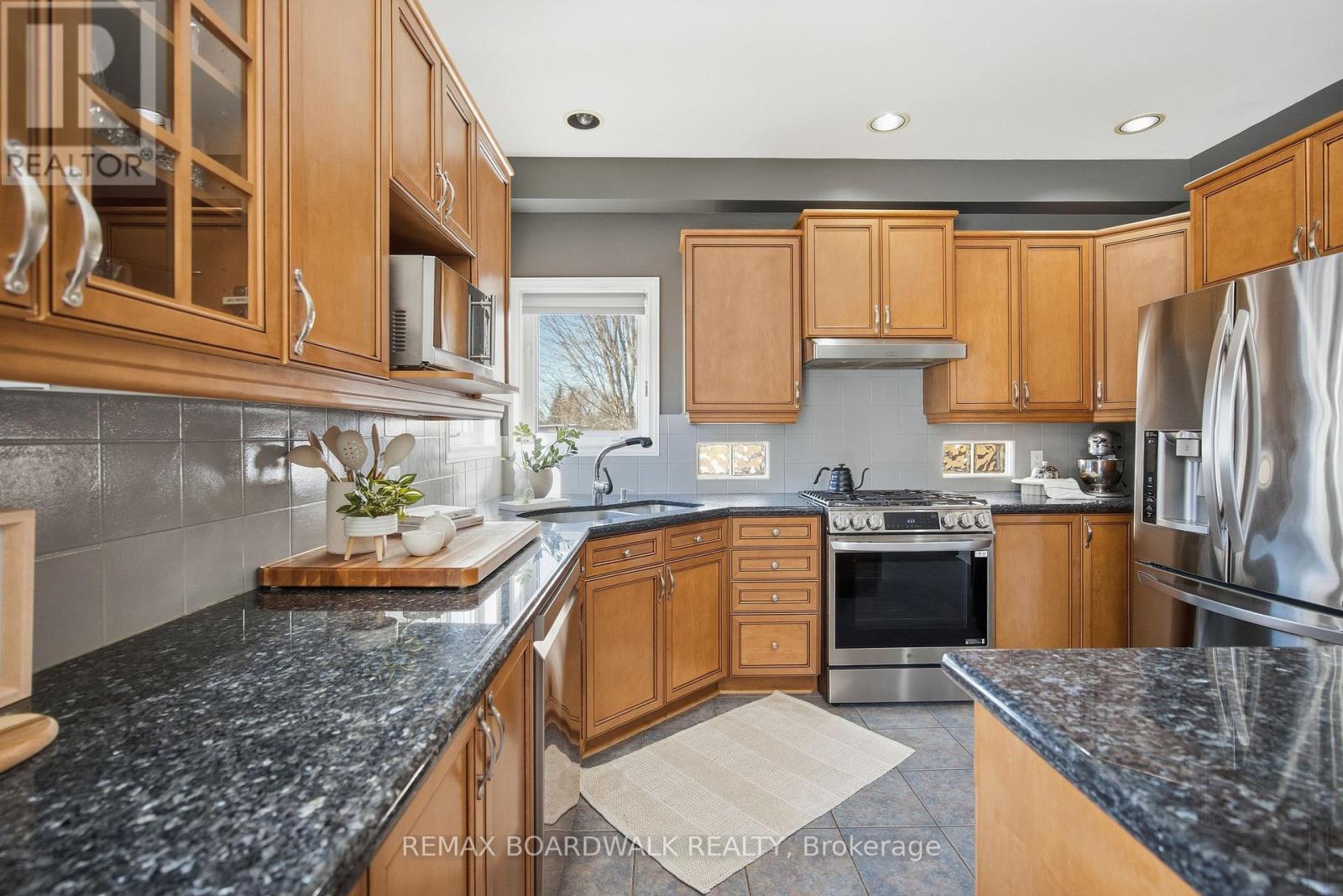 1031 Red Spruce Street, Ottawa, Ontario  K1V 1T5 - Photo 12 - X12946094