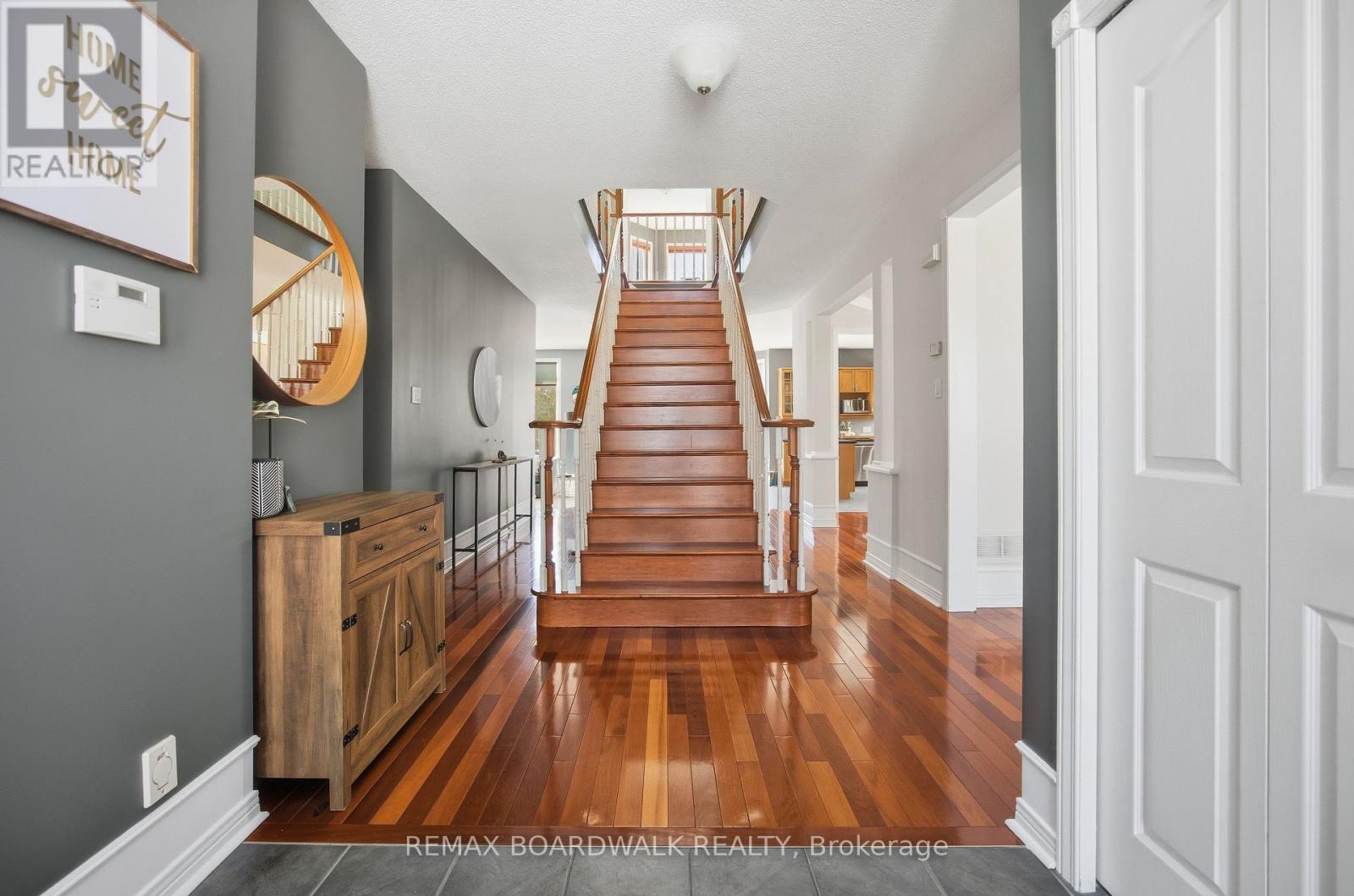 1031 Red Spruce Street, Ottawa, Ontario  K1V 1T5 - Photo 4 - X12946094