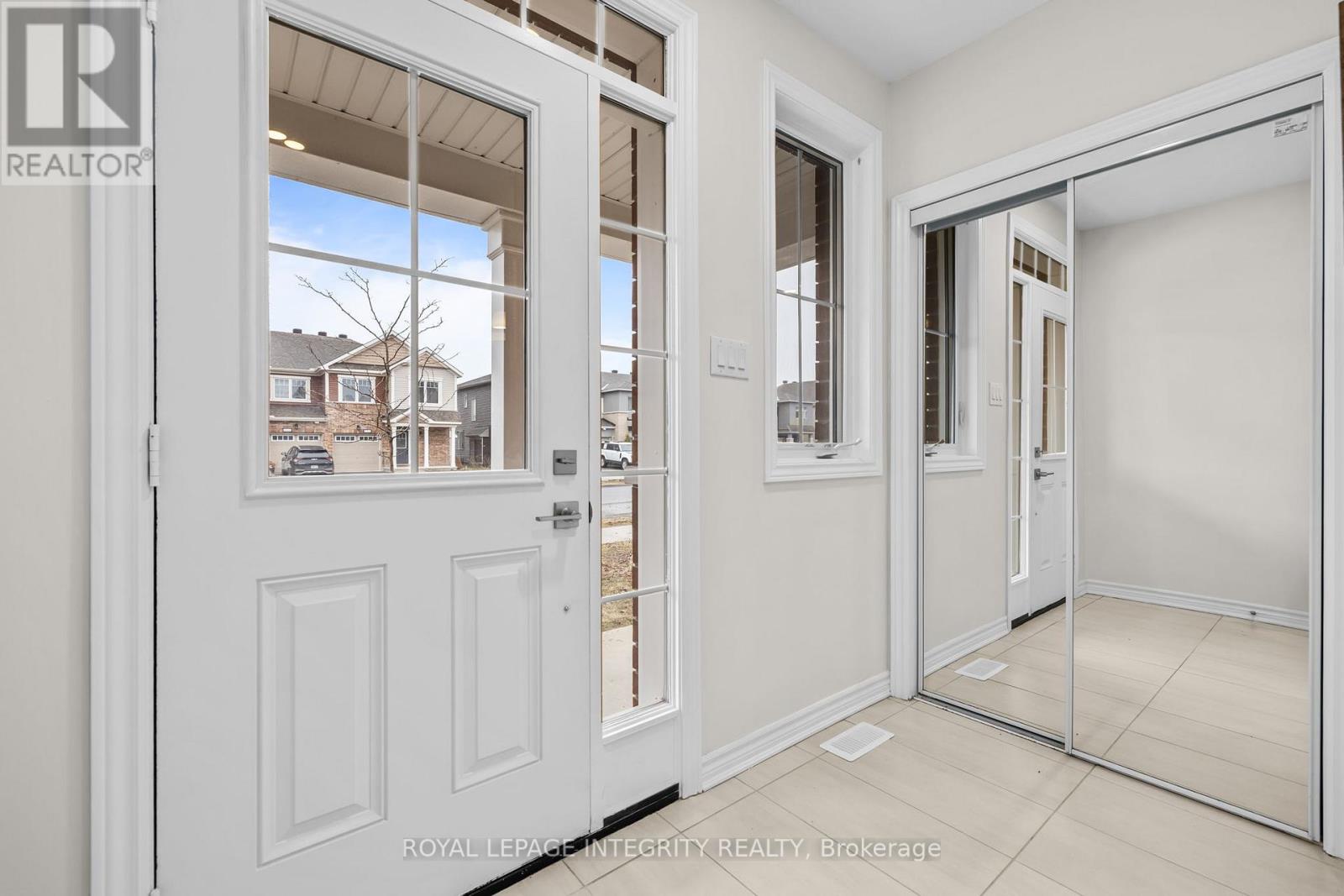 122 Cranesbill Road, Ottawa, Ontario  K2V 0J5 - Photo 3 - X12946128