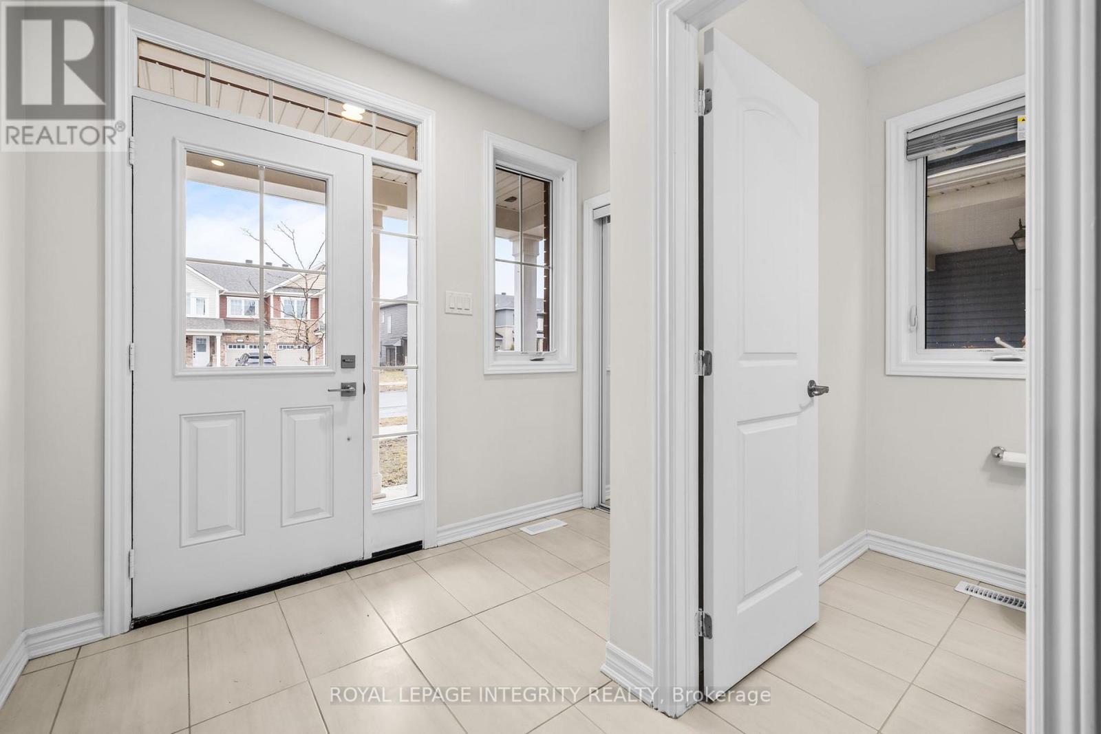 122 Cranesbill Road, Ottawa, Ontario  K2V 0J5 - Photo 4 - X12946128