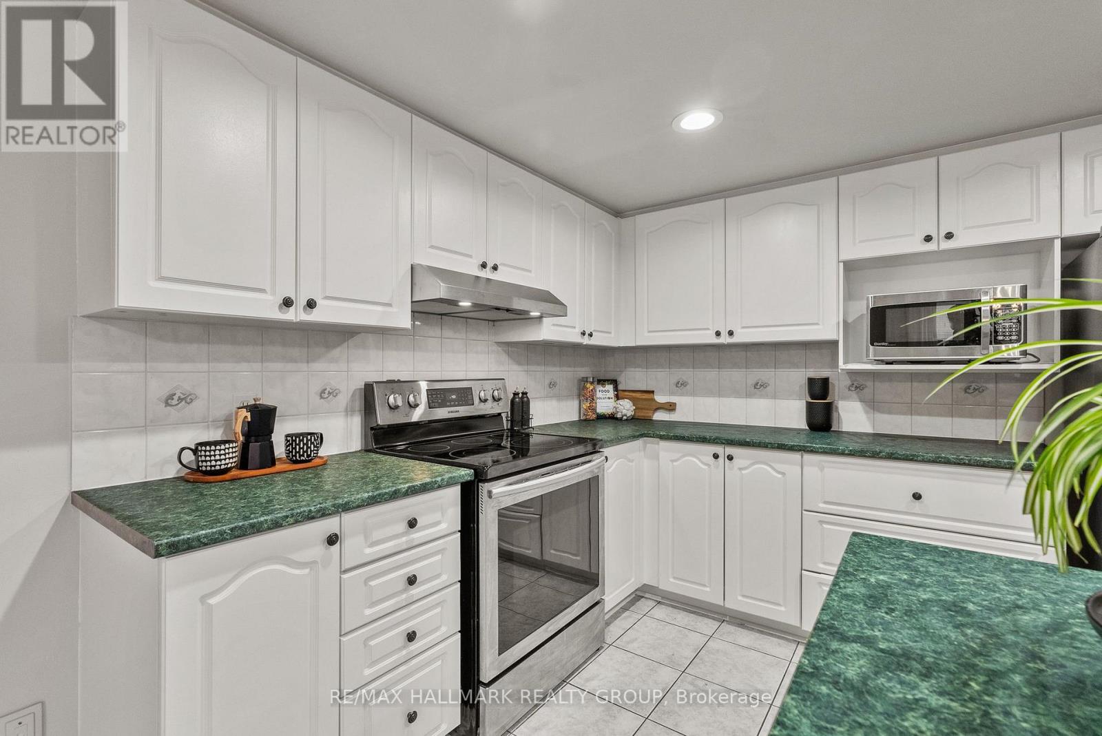 18 Irish Rose Crescent, Ottawa, Ontario  K2J 4T7 - Photo 9 - X12946148