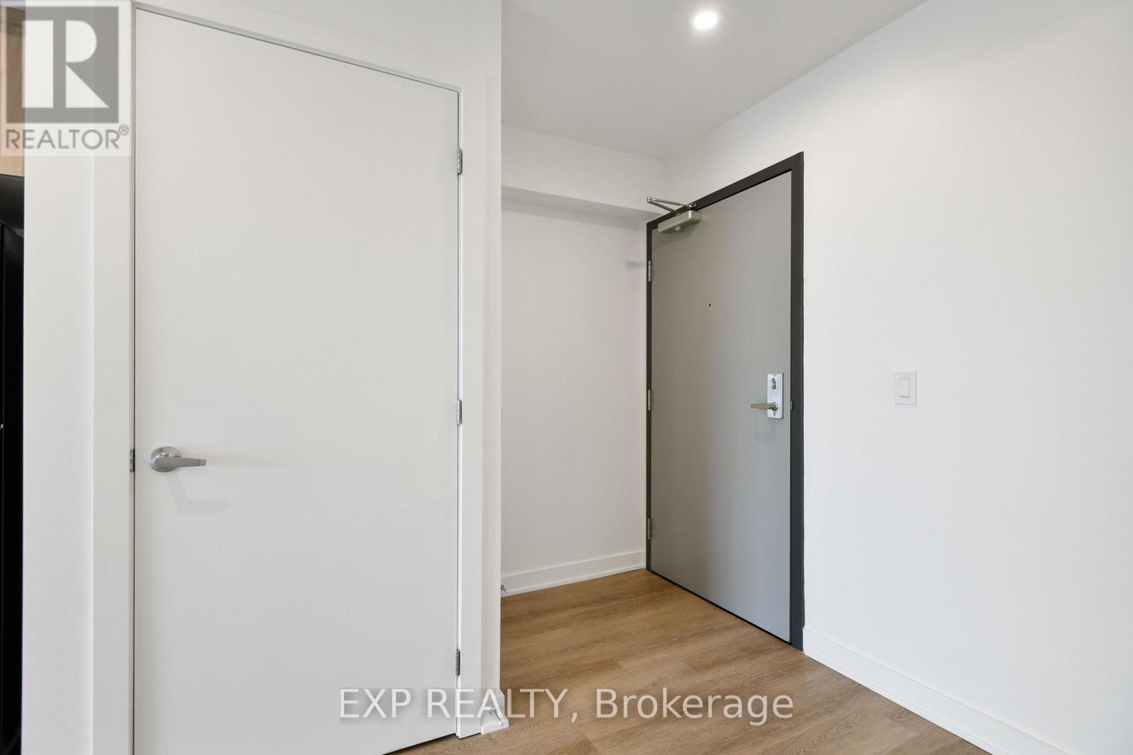 203 - 19 Robinson Avenue, Ottawa, Ontario  K1S 8N8 - Photo 3 - X12946198