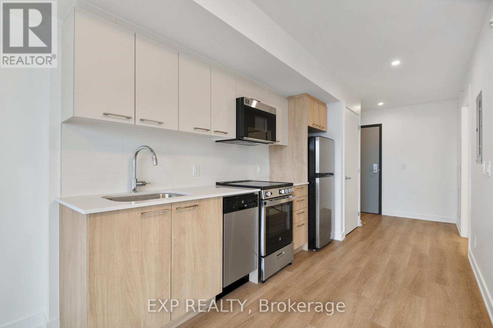 203 - 19 Robinson Avenue, Ottawa, Ontario  K1S 8N8 - Photo 4 - X12946198