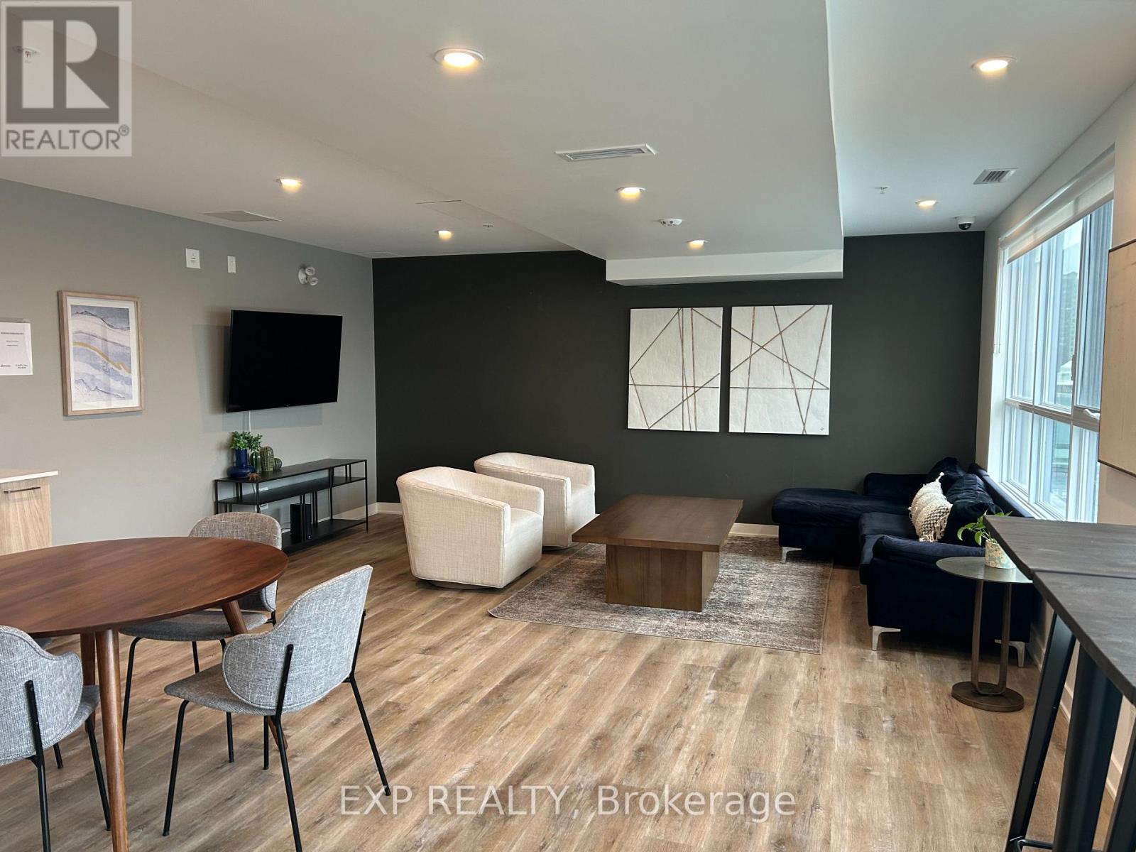 302 - 134 Robinson Avenue, Ottawa, Ontario  K1S 8N8 - Photo 2 - X12946218